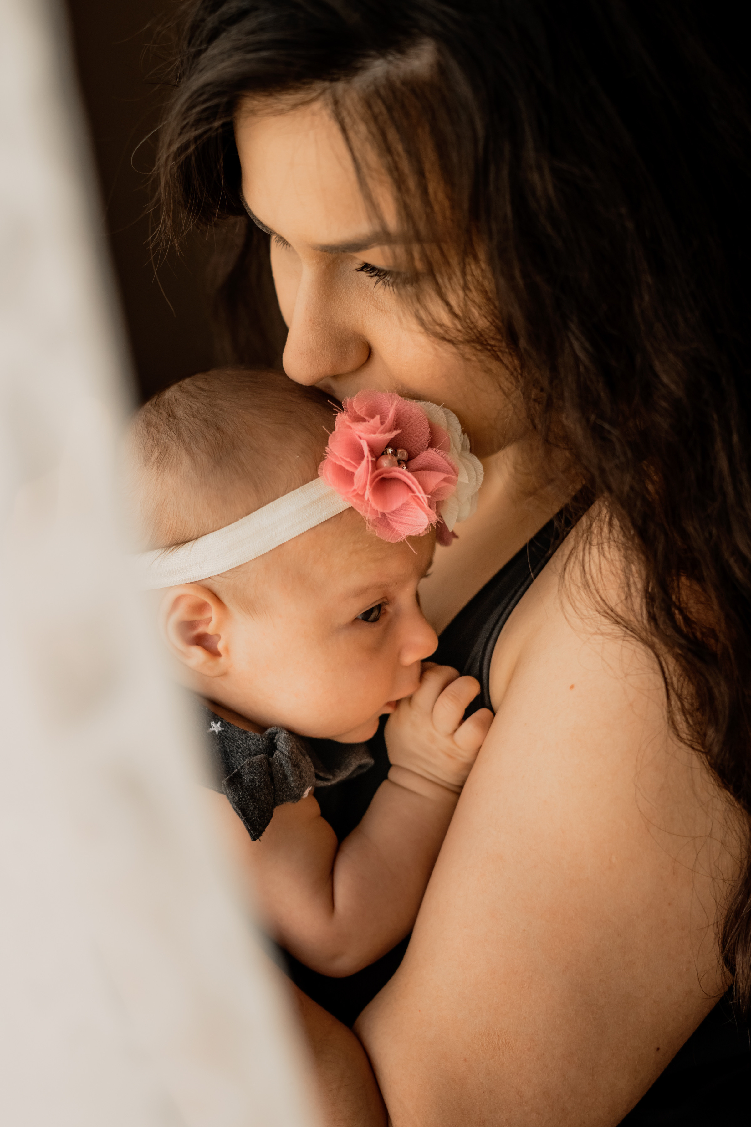 Домашняя  с новым членом семьи с маленькой дочкой. Ольга Плаксина фотограф в Саратове