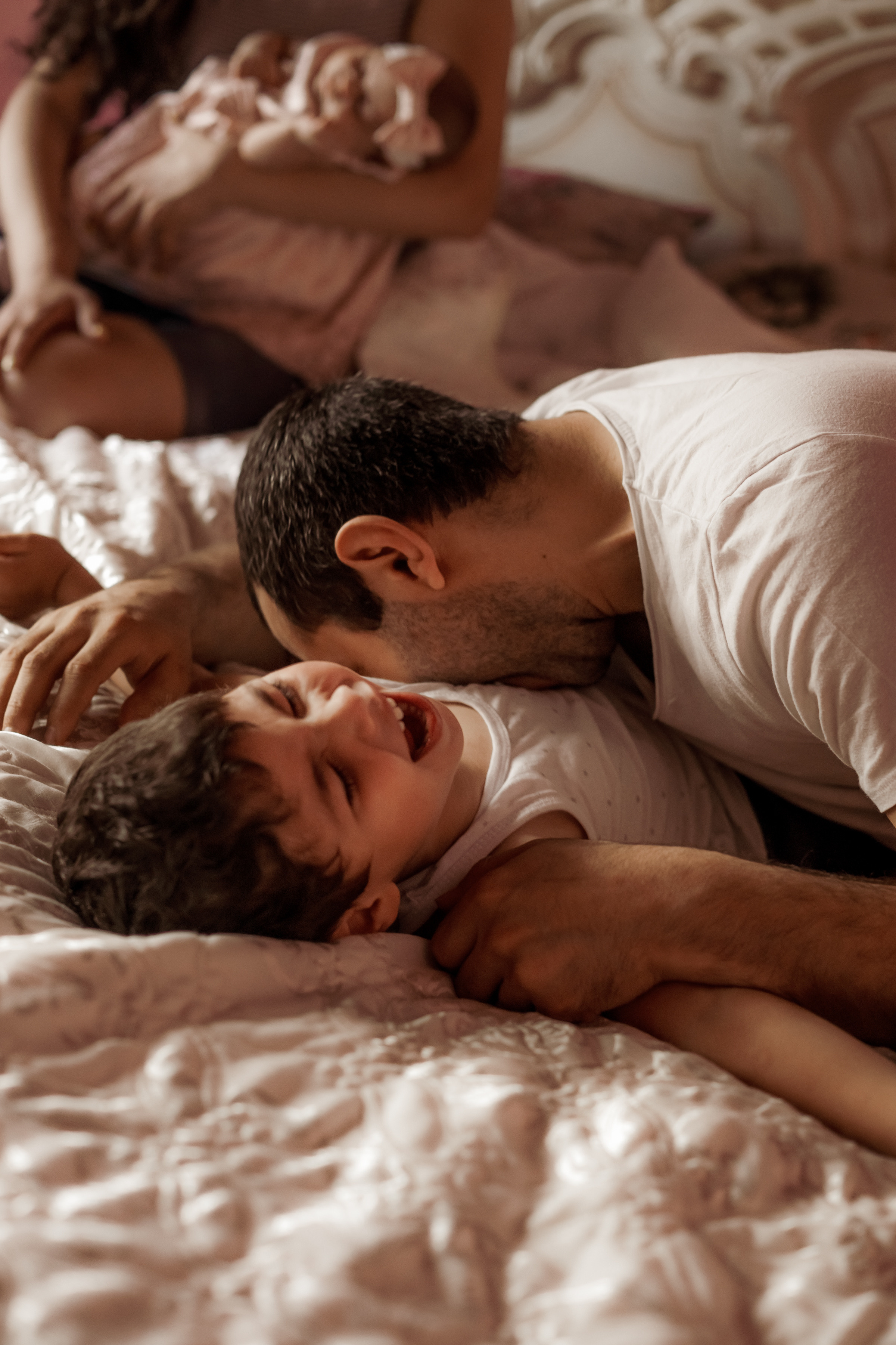 Домашняя  с новым членом семьи с маленькой дочкой. Ольга Плаксина фотограф в Саратове