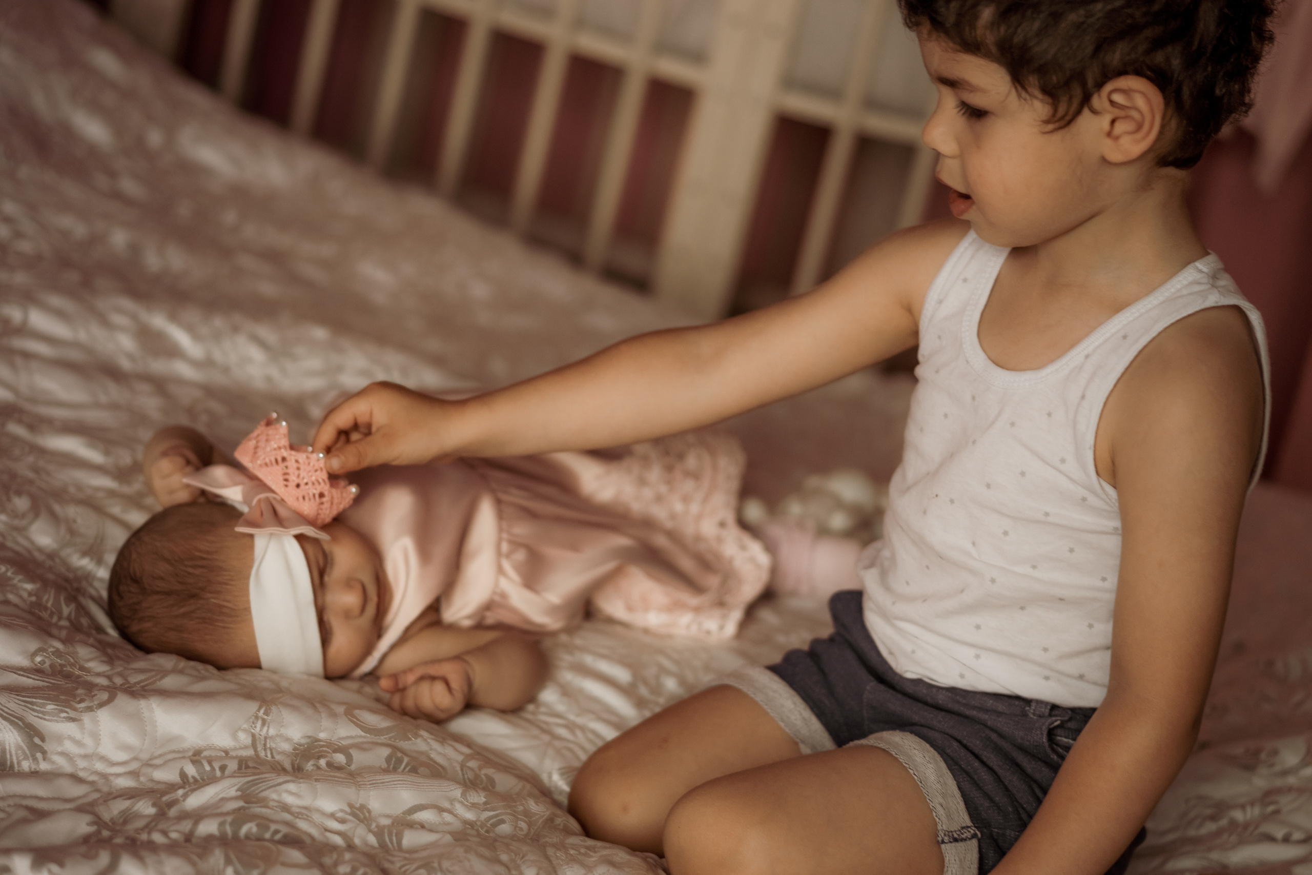 Домашняя  с новым членом семьи с маленькой дочкой. Ольга Плаксина фотограф в Саратове