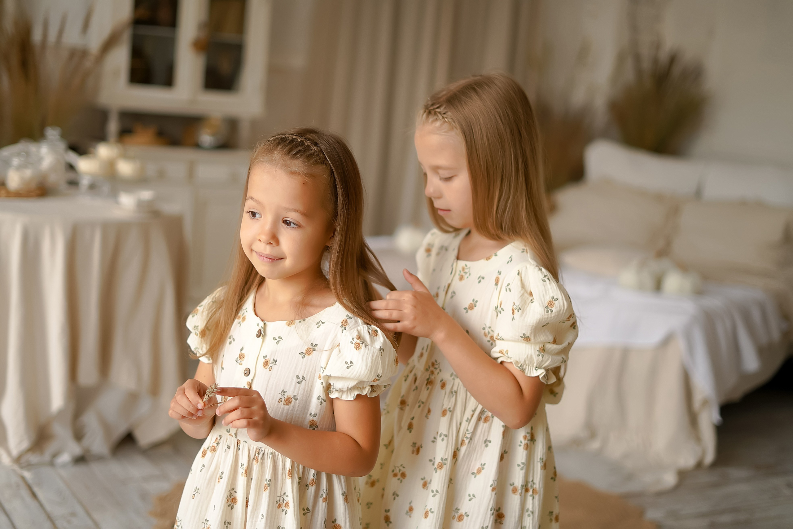 Девочки и ёжик. Фотограф Татьяна Митрофанова