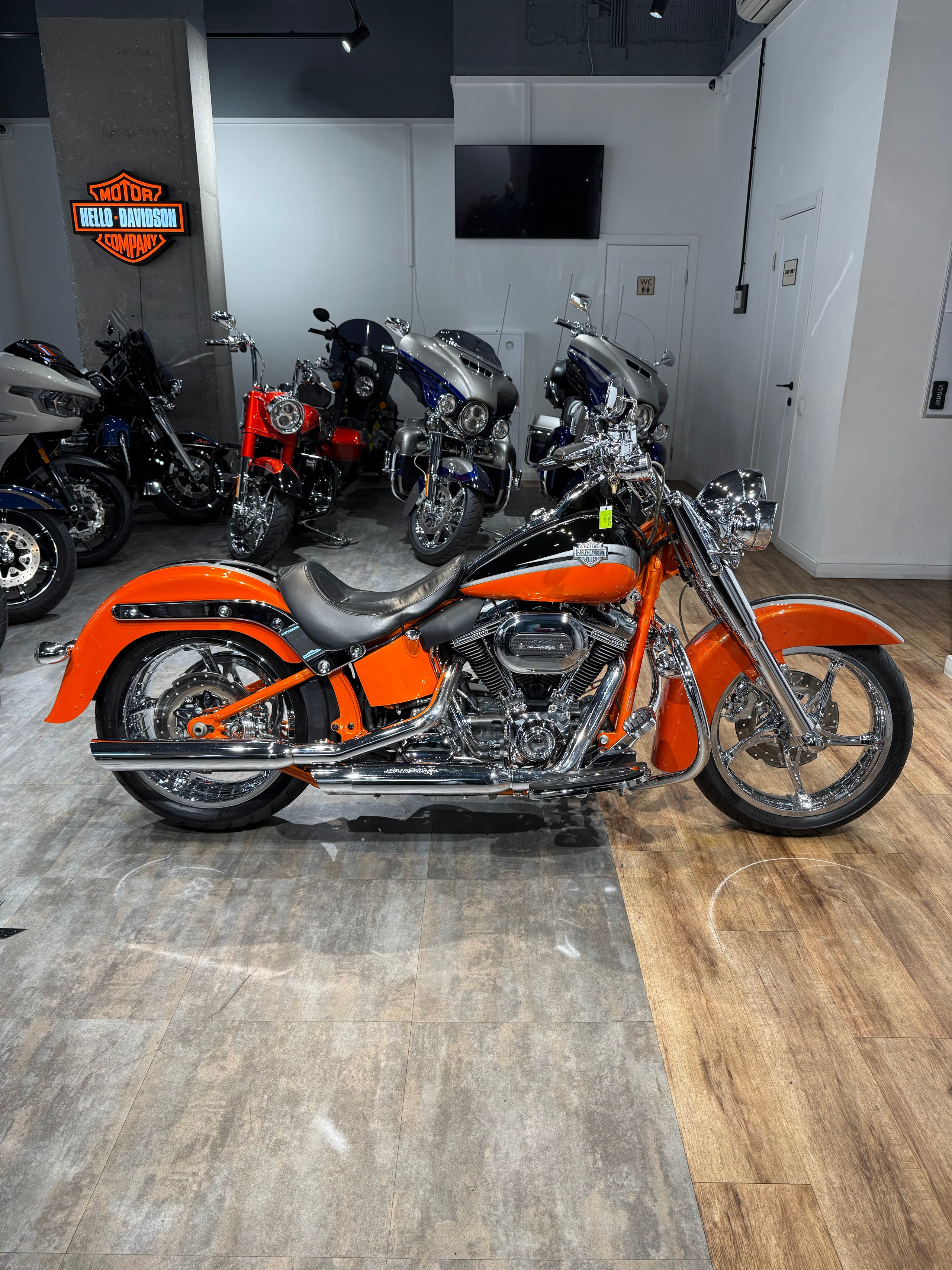 2010 CVO Inferno Orange. Hello Davidson, Москва. Только хорошие мотоциклы…