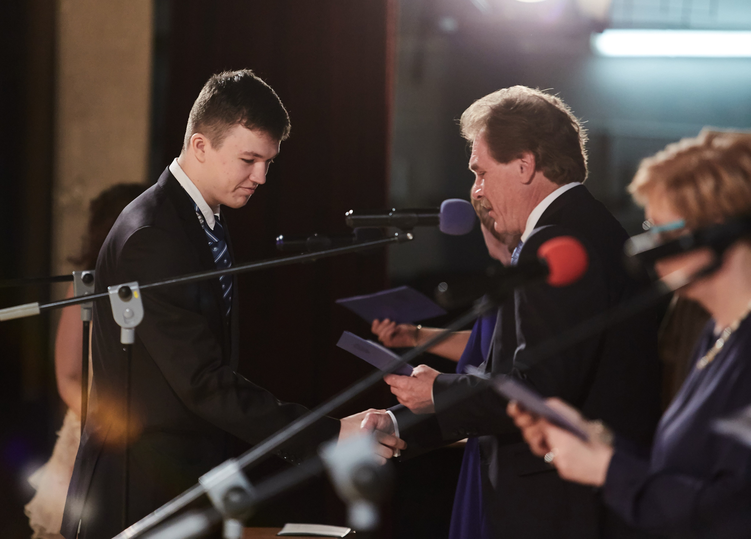 Фотосъёмка вручения школьных аттестатов в Санкт-Петербурге. Фотограф на праздник, корпоратив, День Рождения и Юбилей в г. Санкт-Петербурге Алексей Анкушев