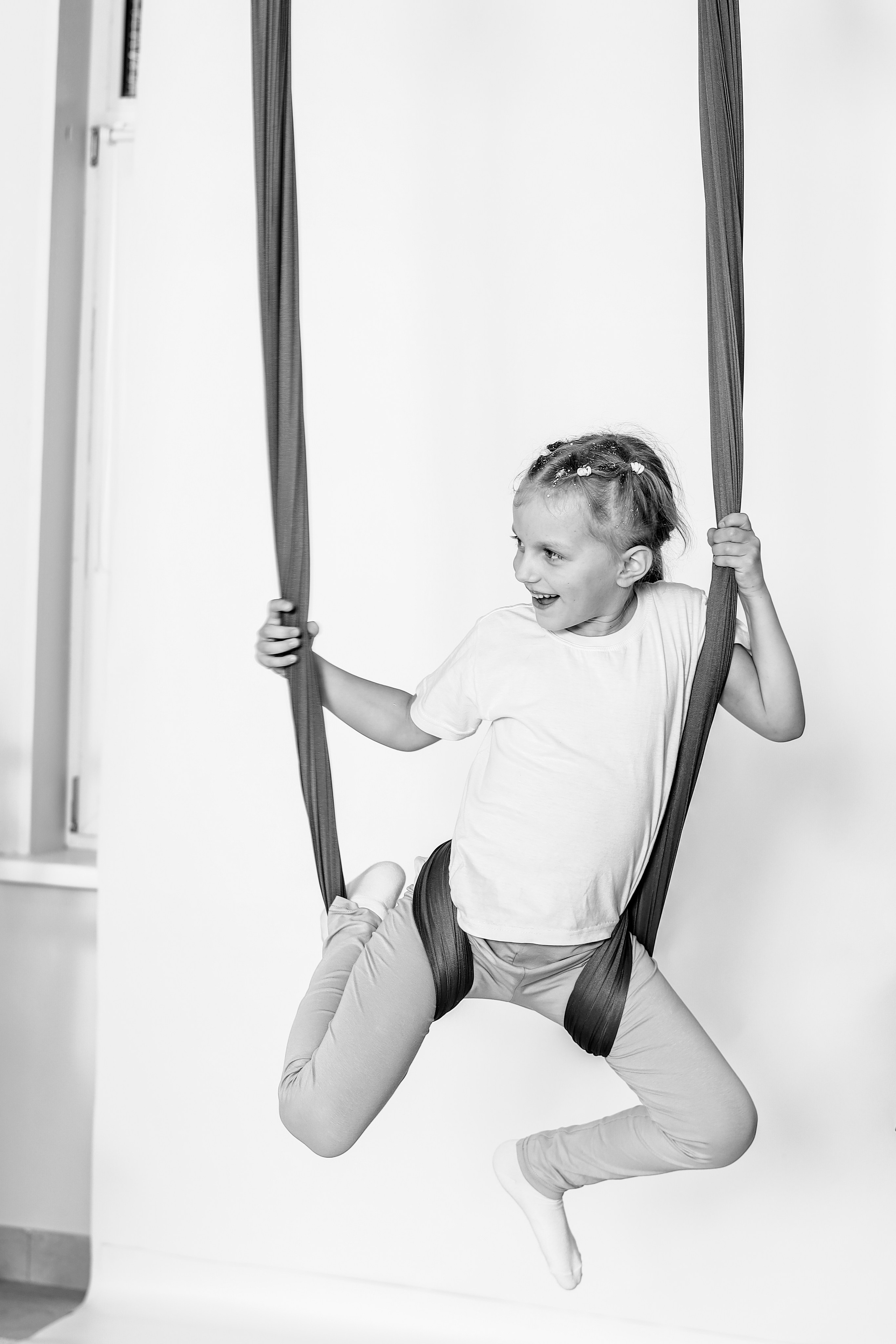 Детская аэройога. Фотограф Надршина Лилия