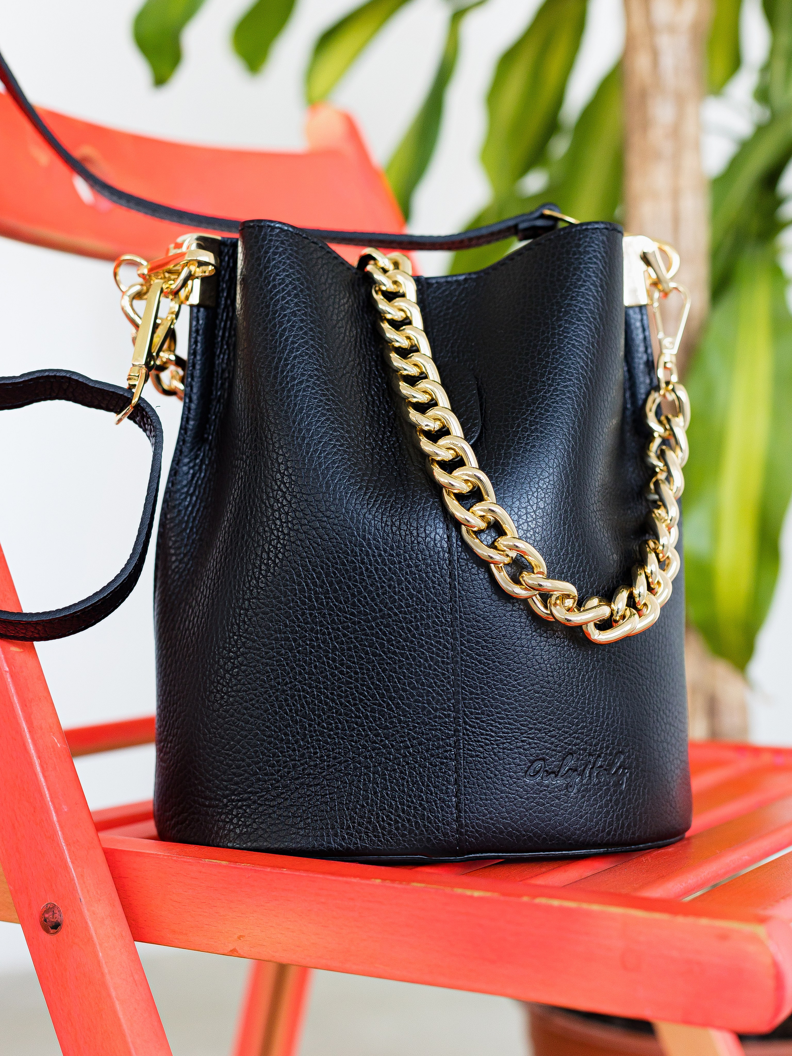 Предметная съёмка сумок для маркетплейсов. Предметный фотограф в Симферополе Антон Катунин