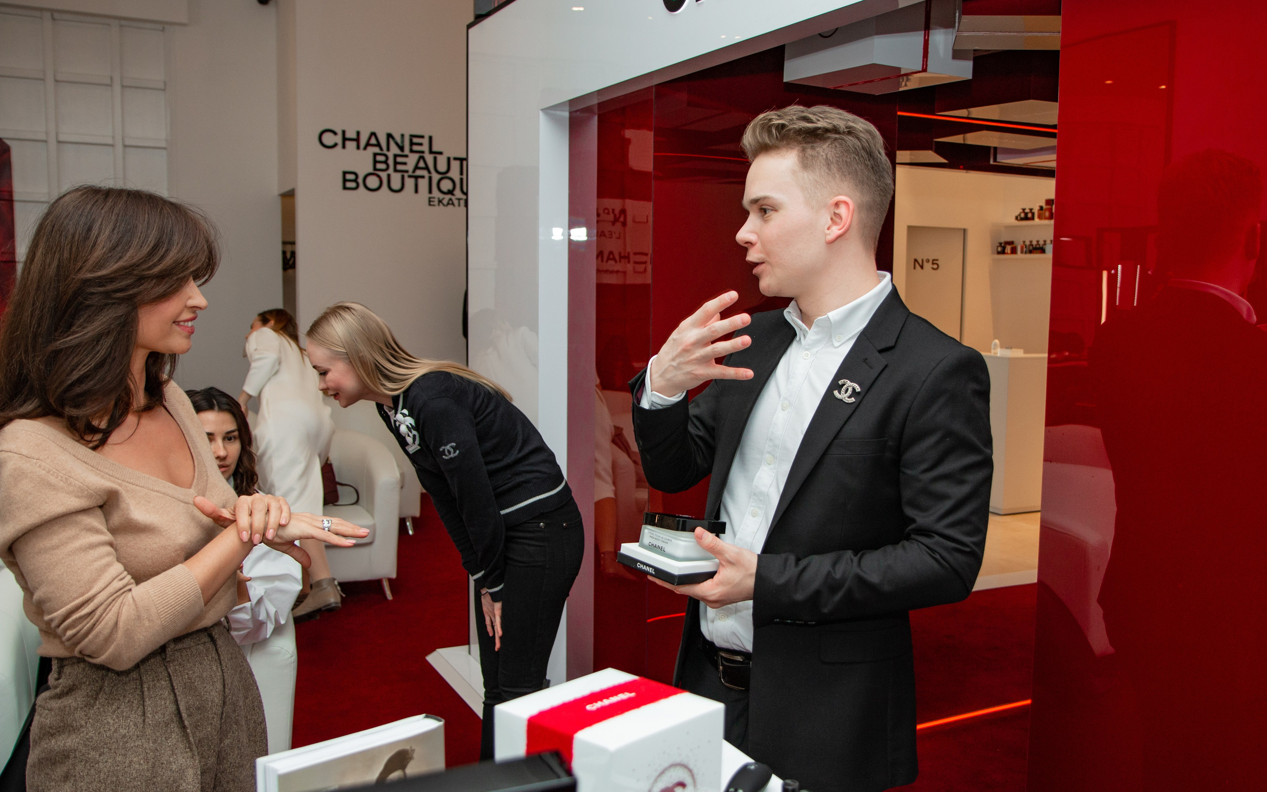 Chanel Екатеринбург. Предметный и репортажный фотограф Алексей Кротов