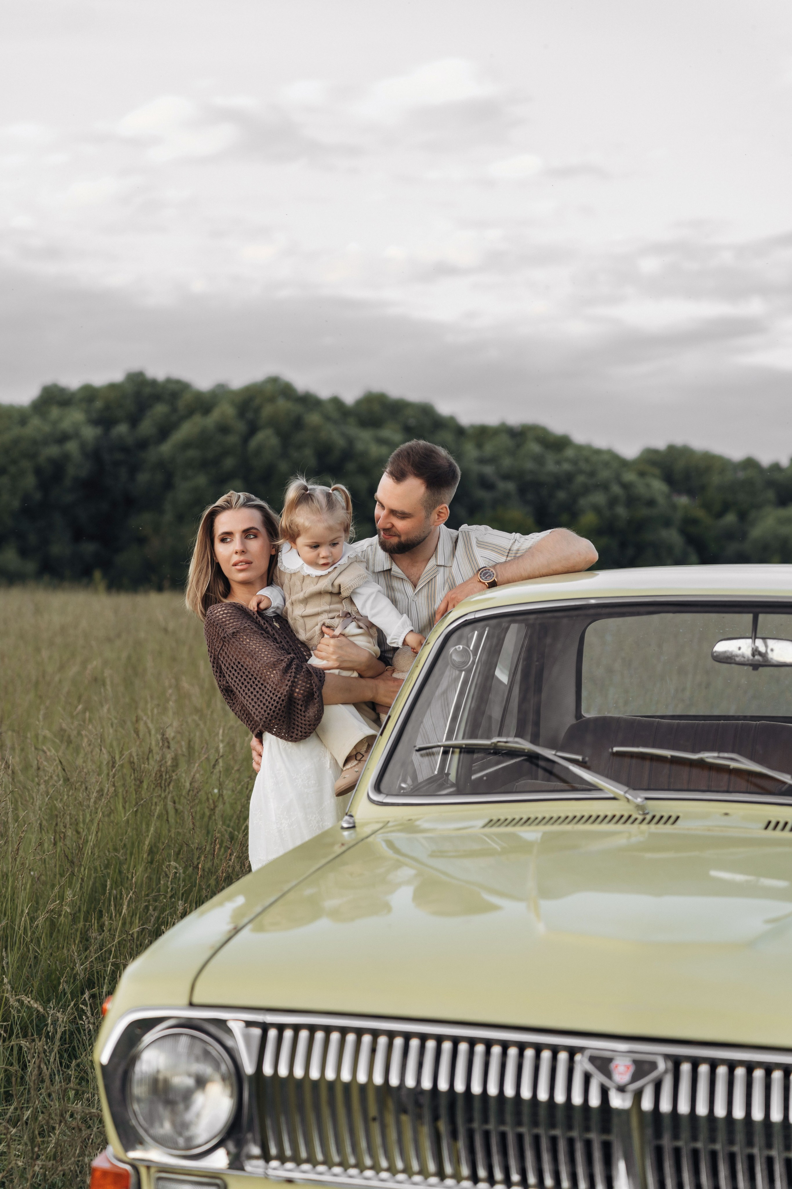 На машине загород. Ваш фотограф Вика Артемова