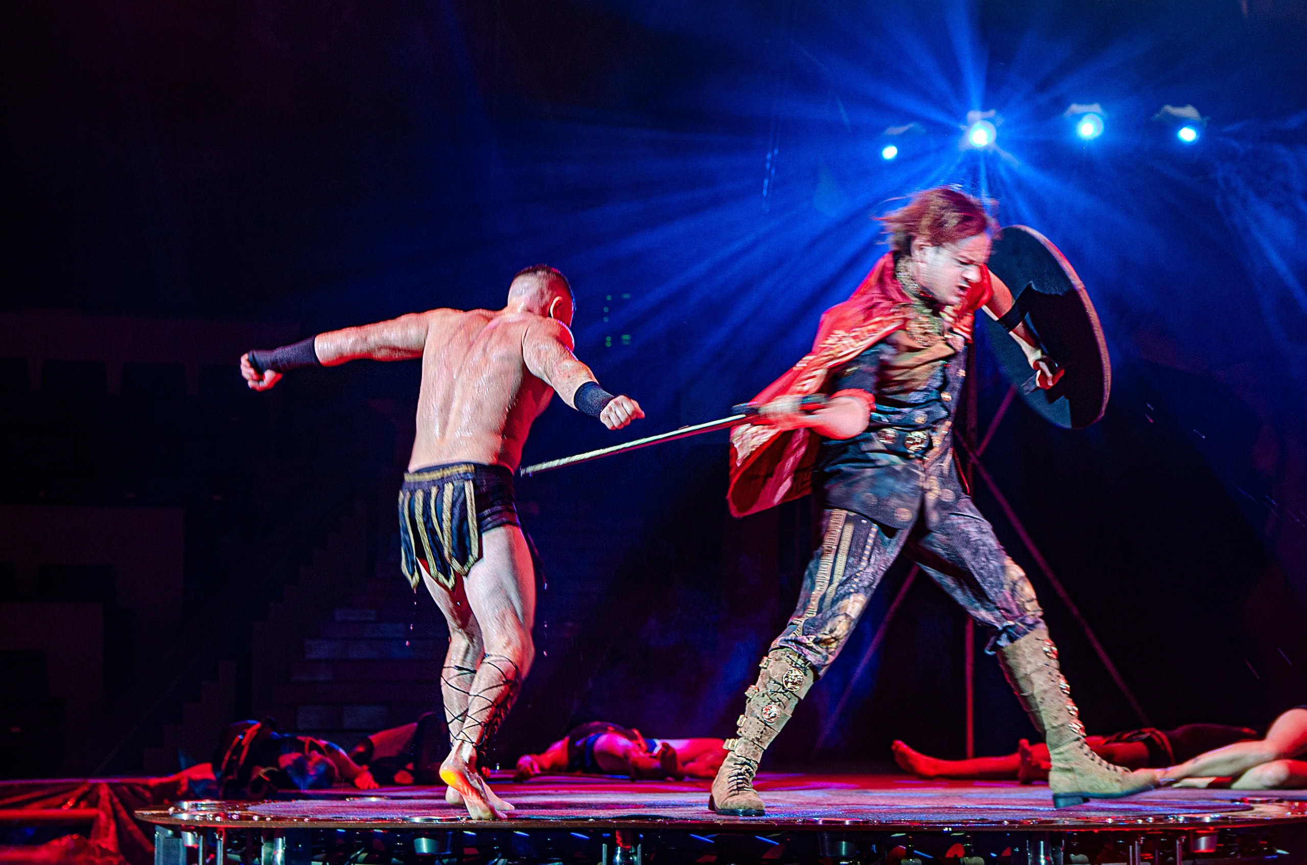 Цирковой мюзикл на воде ОДИССЕЯ. Фотографы для фотосессий в Новосибирске