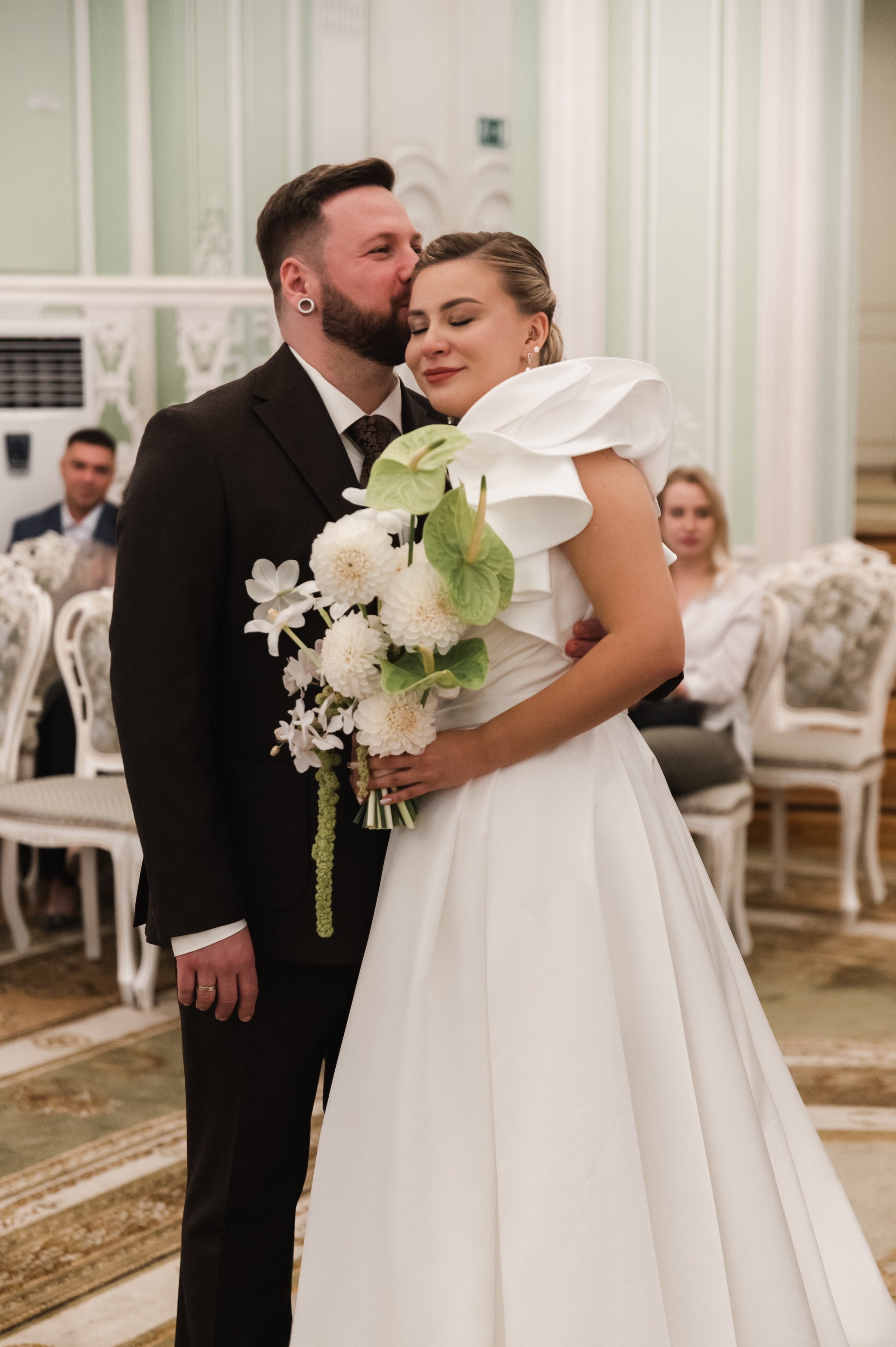 Свадебная фотосессия в фотостудии с видом на Петербург. Портретный и репортажный фотограф в Санкт-Петербурге | Валерия Кайряк