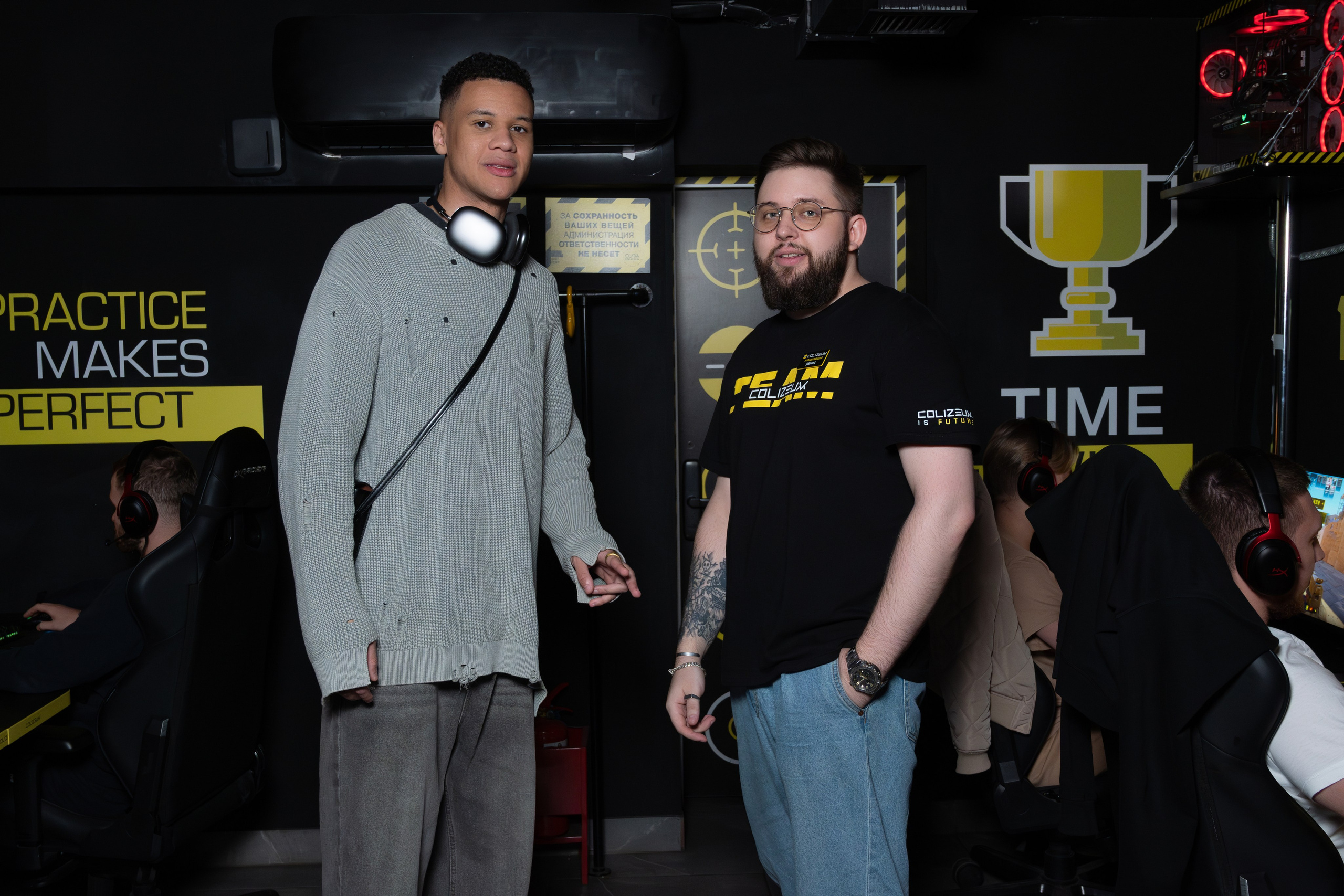 Репортаж в киберспортивном клубе Kolizeum. Фотограф мероприятий в Москве