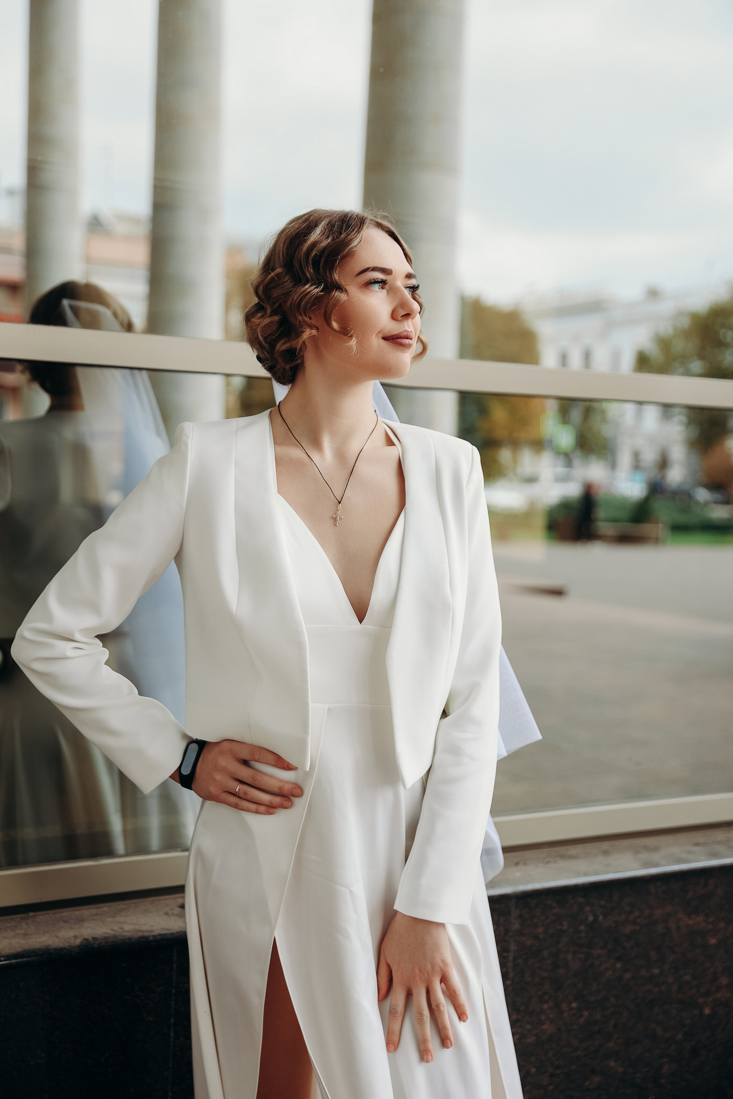 Свадебная прогулка в Екатерининском сквере 25.10.2024. Свадебный и семейный фотограф Виолетта Сидельникова. Краснодар, Россия, Беларусь, Европа