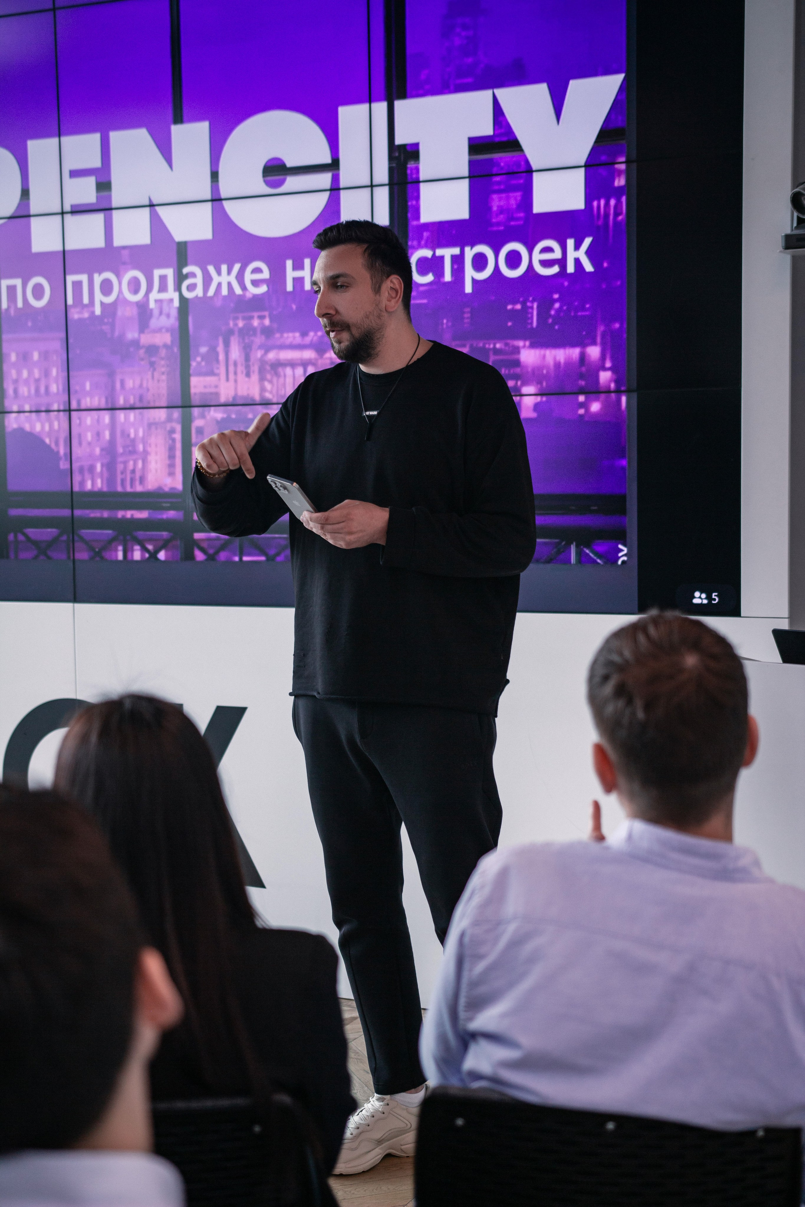 Планерка компании недвижимости. Фотограф Москва — личные фотосессии, лавстори в студии