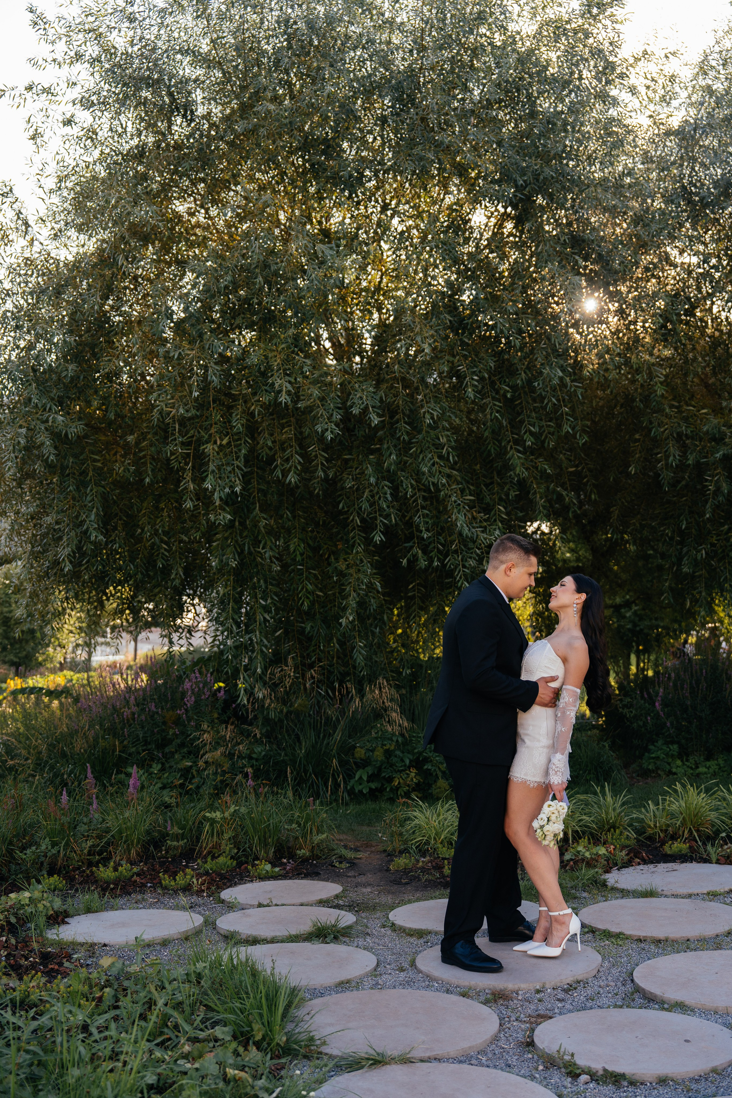 Свадебная фотосессия в Москве у высотки на Котельнической набережной. Свадебный фотограф в Москве Анна Полушина