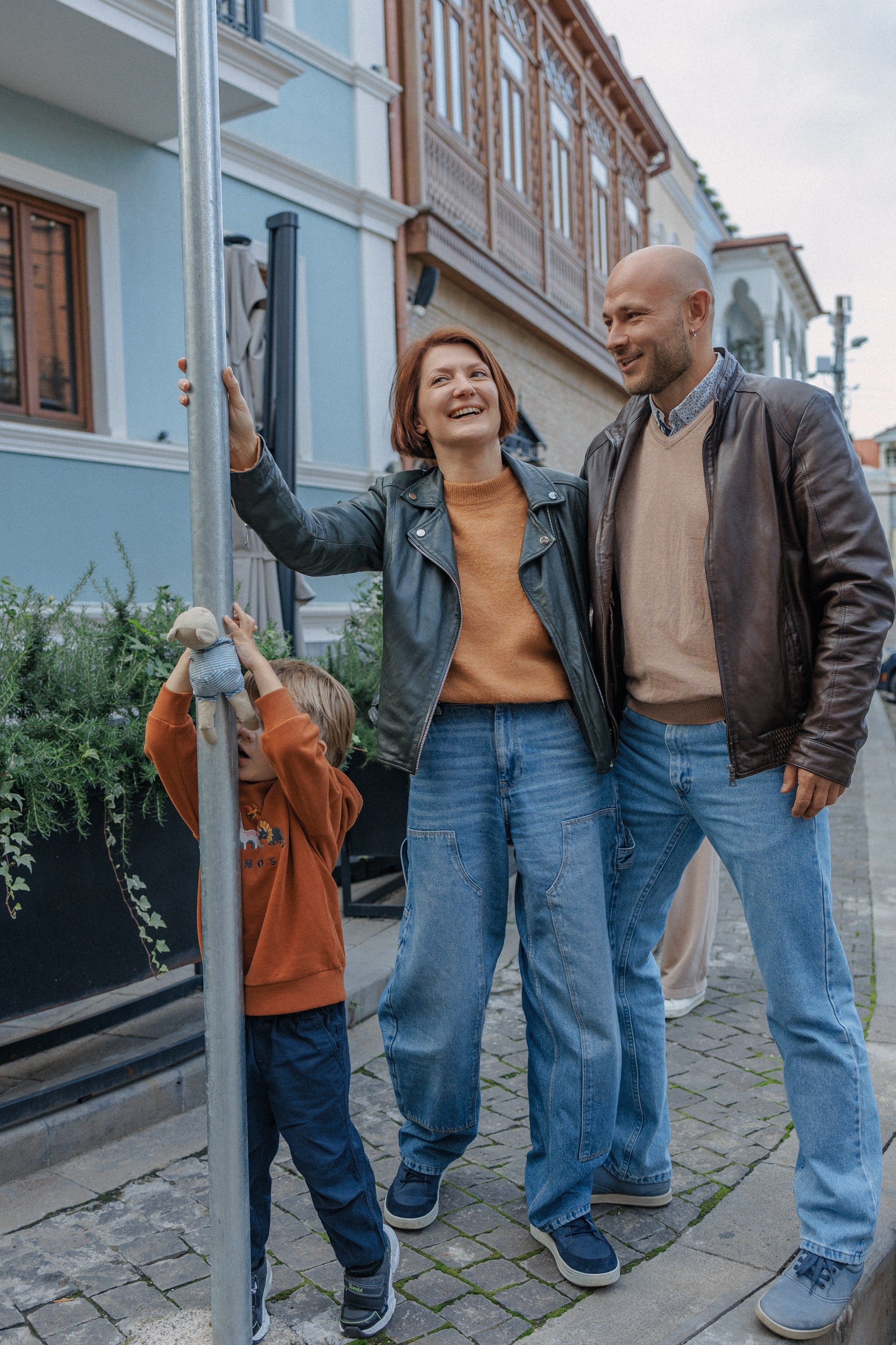 Family photoshoot in Tbilisi, Georgia. Fedor Lemeshko — Destination Wedding and Family Lifestyle photographer