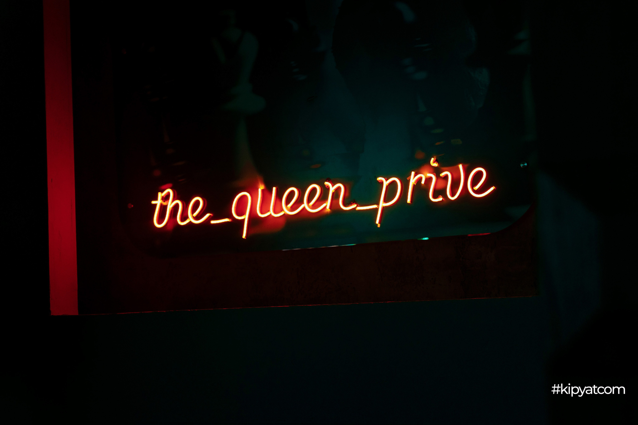 The Queen Prive