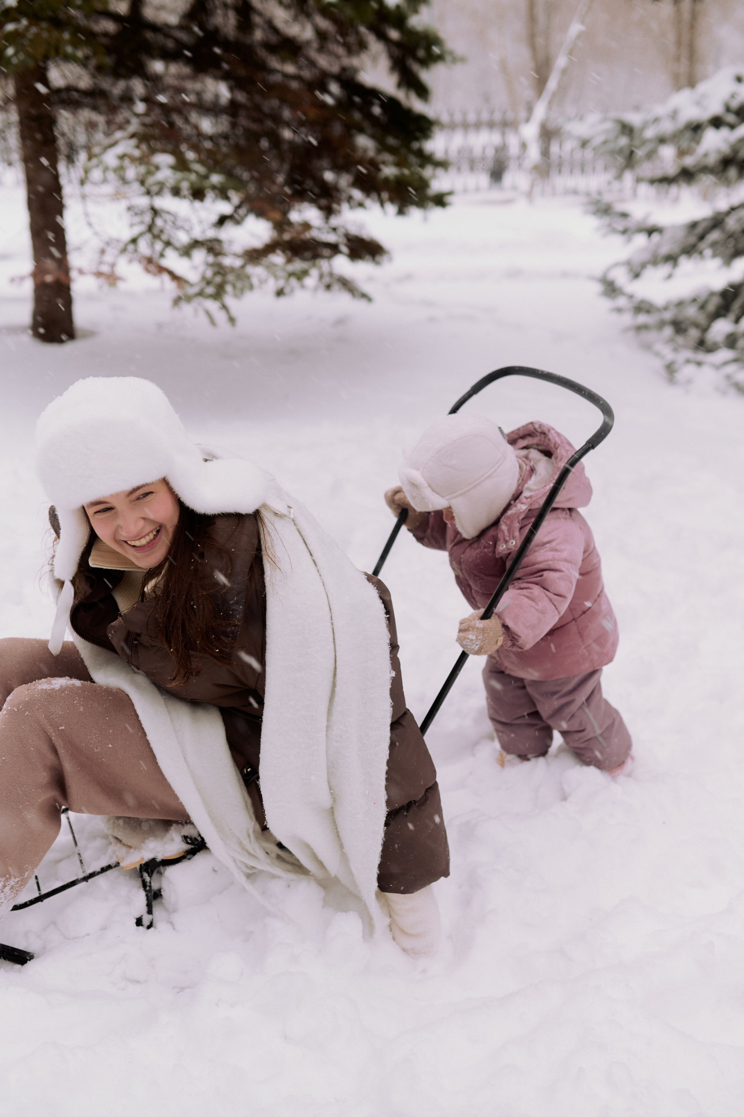 Андрей, Леся и Василиса в снежном парке. Семейный и свадебный lifestyle-фотограф в Москве Мария Петрова