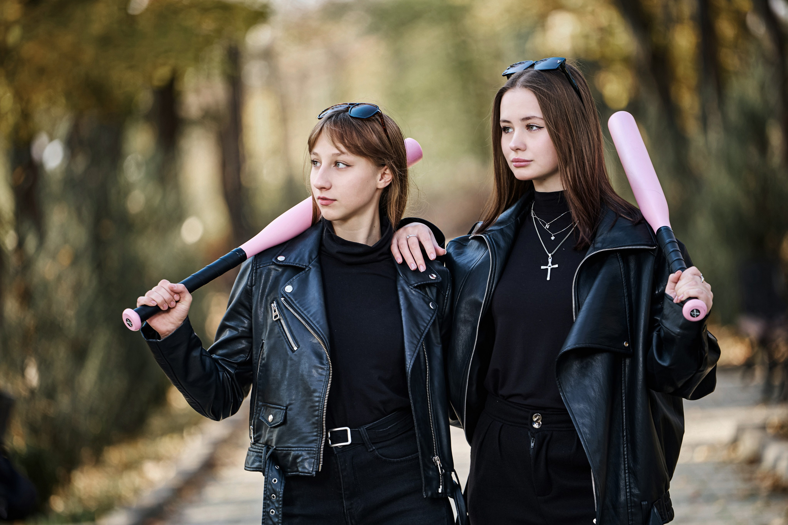 ШКОЛЬНИКИ. ВОЗЛЕ ПАРКА ЩЕРБАКОВА. Фотограф Татаринов Андрей (Донецк / Макеевка)