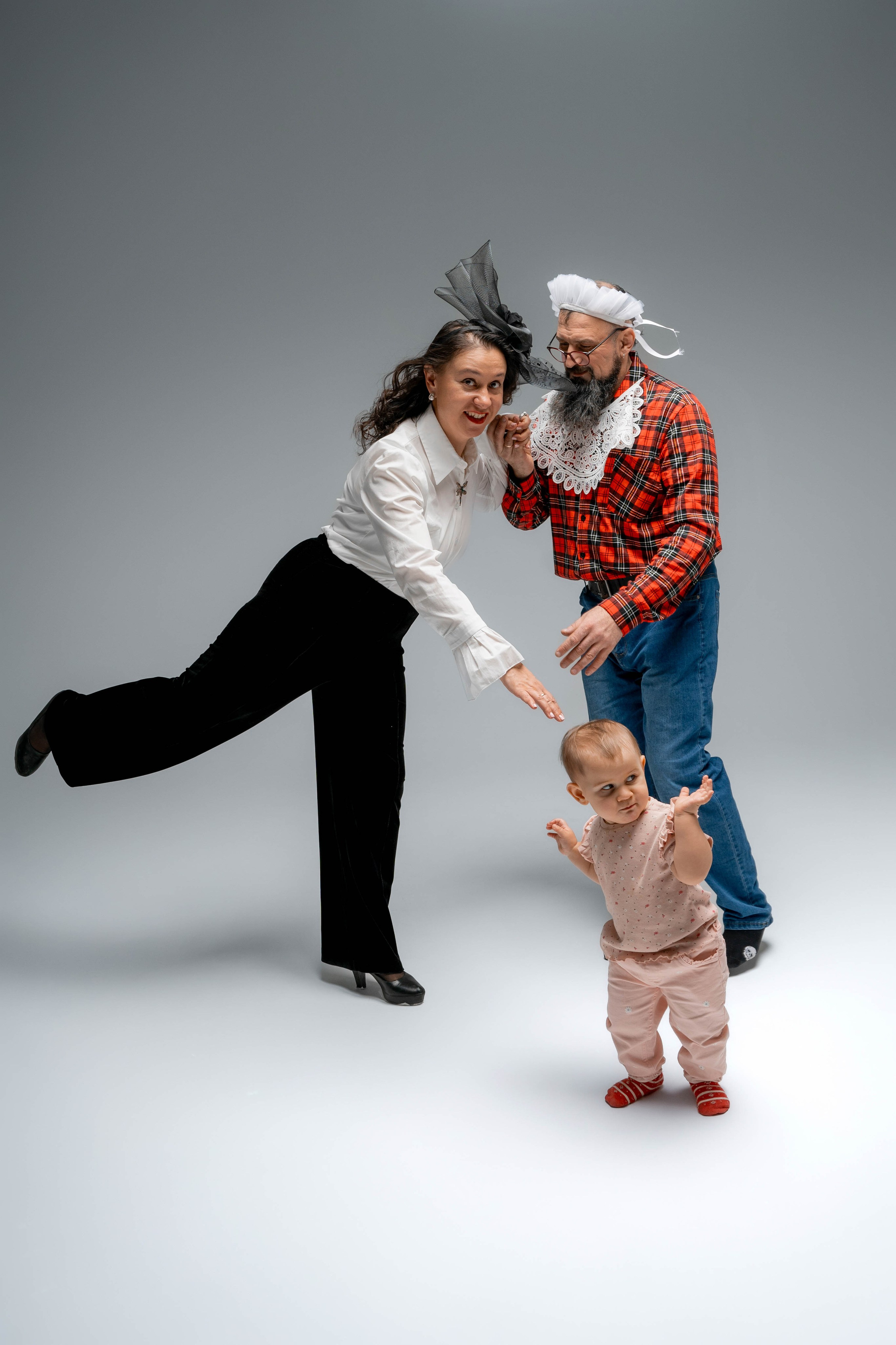 Семейные фотосессии на циклораме.Белом фоне. Профессиональный фотограф Ковалева Олеся