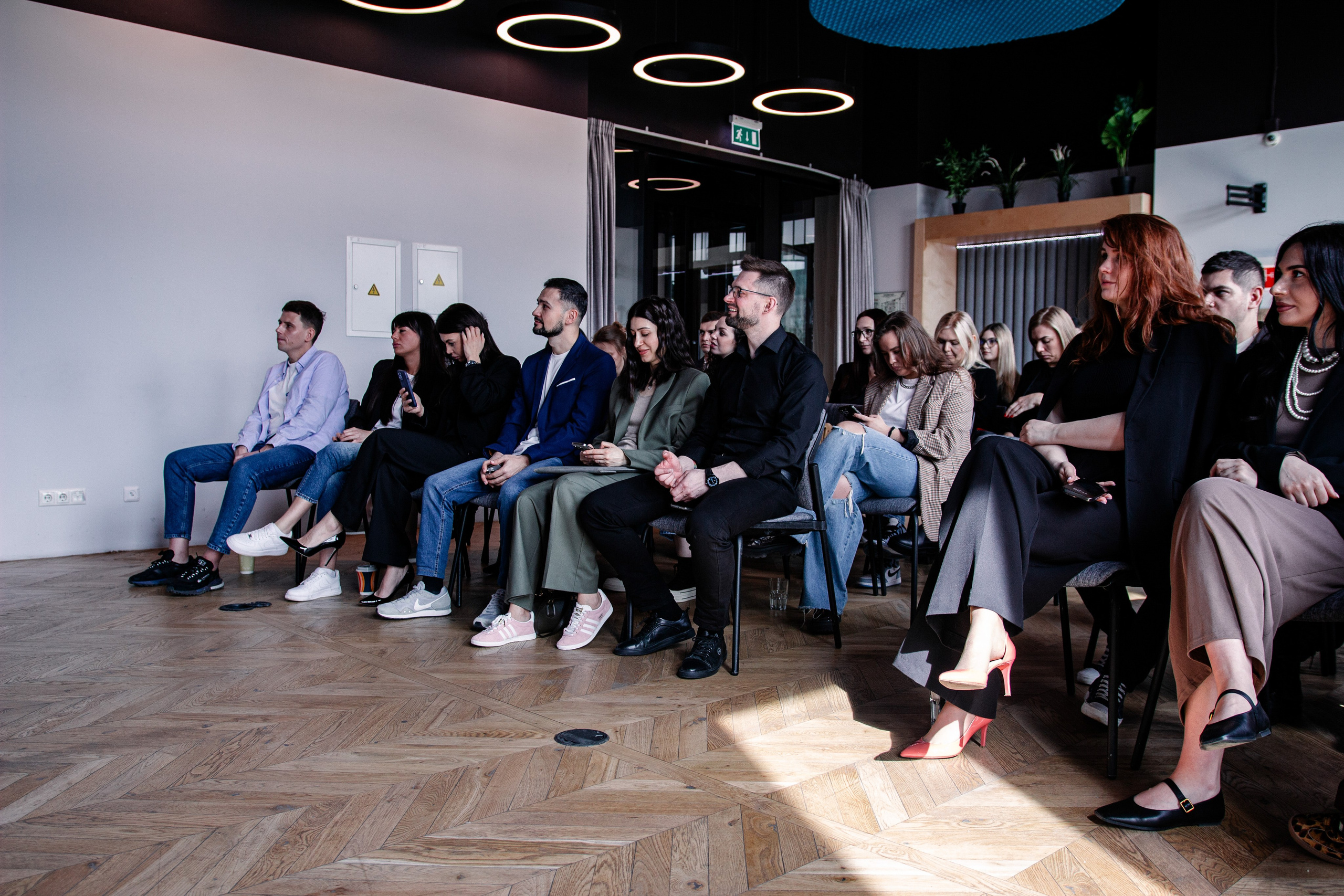 Планерка компании недвижимости. Фотограф Москва — личные фотосессии, лавстори в студии