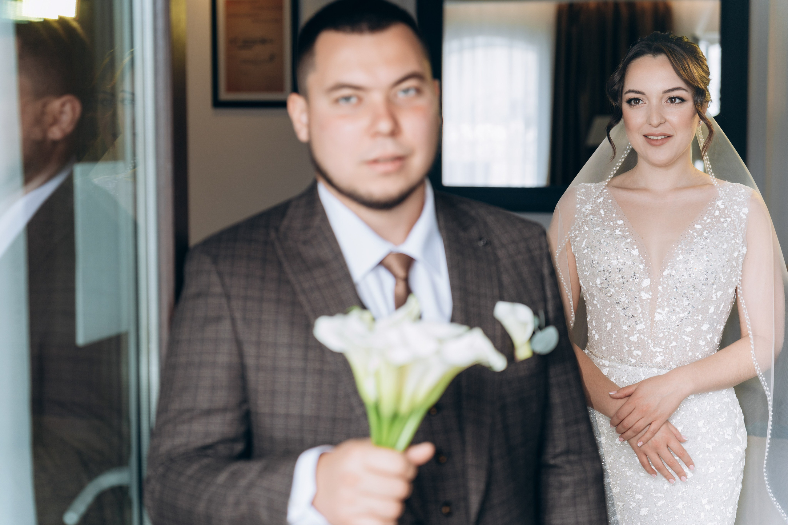 фотограф на свадьбу, свадебная фотосессия в интерьере, образ жениха и невесты