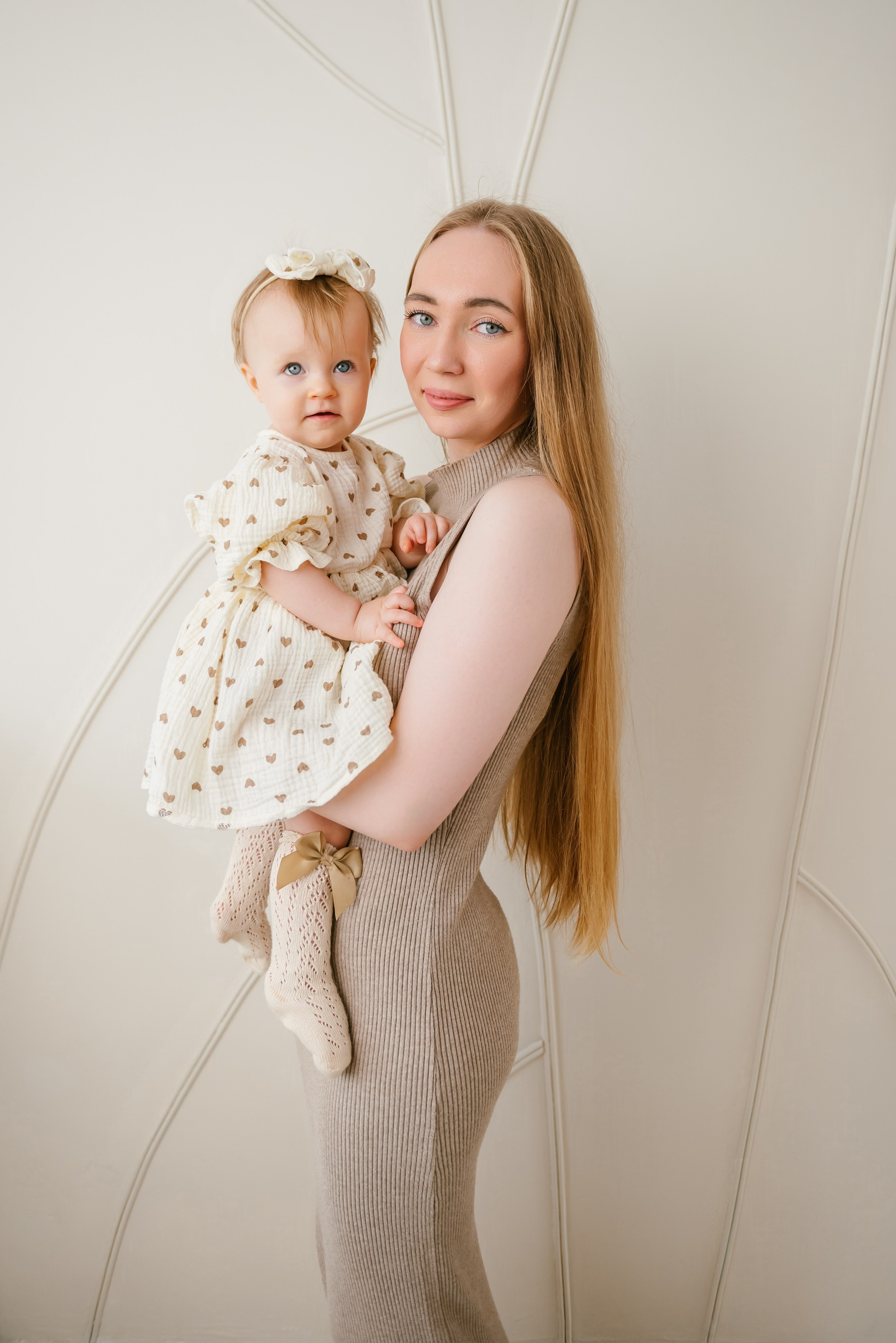 Семейная фотосессия в студии WOOD Кемерово