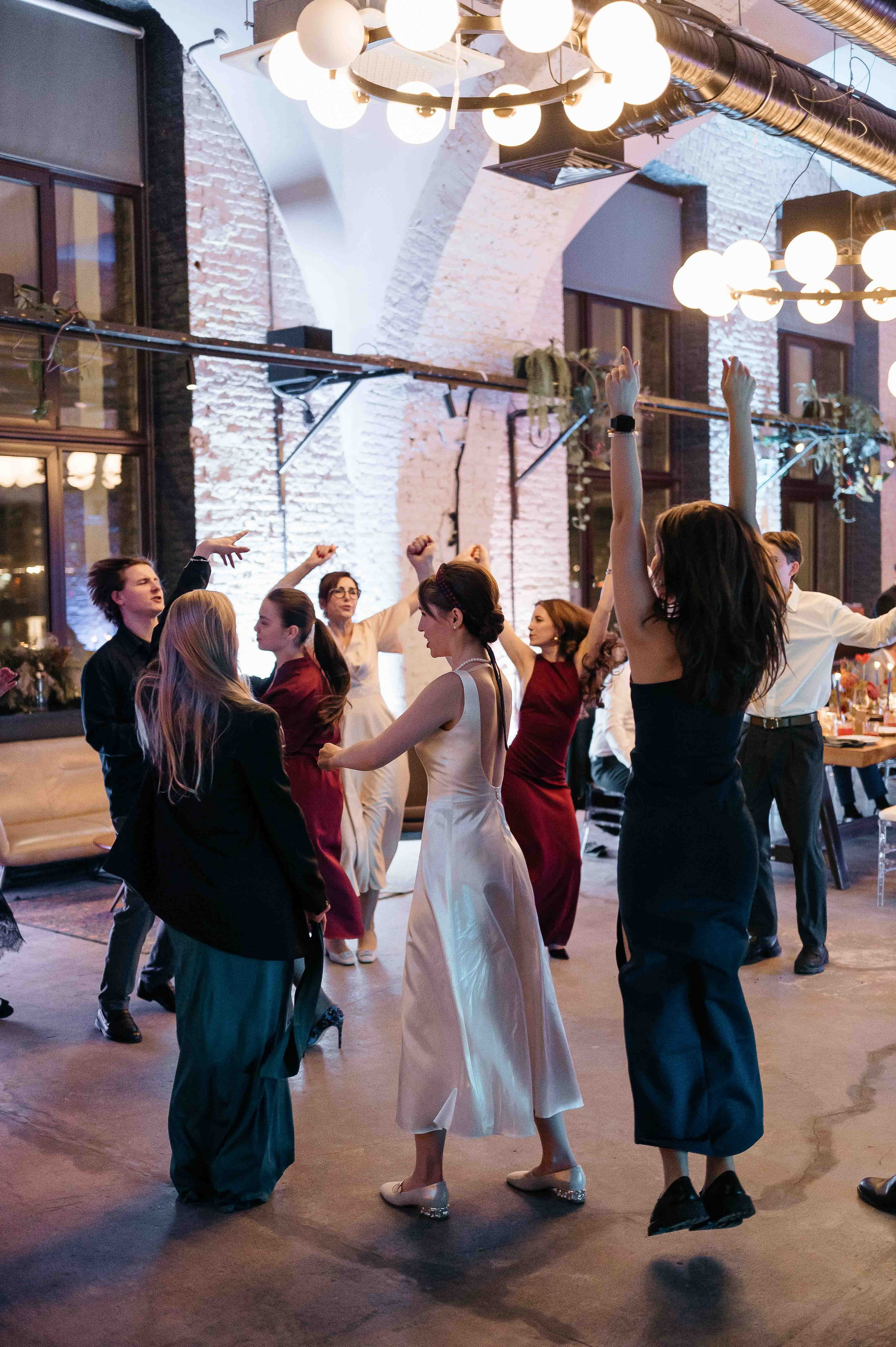 Утро невесты в гостинице. Свадебный и семейный фотограф в Котласе Никита Попов