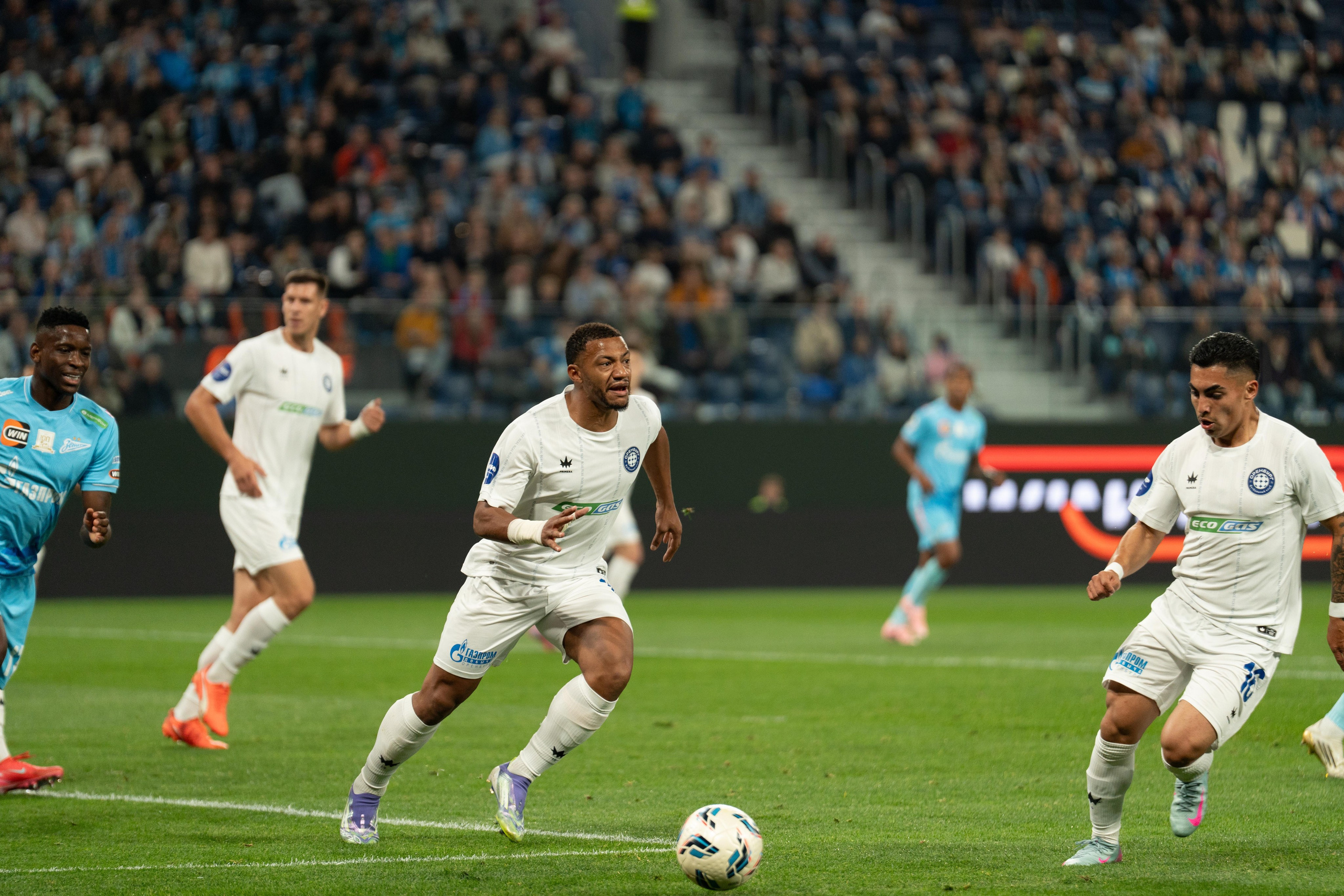 Игровой момент матча Зенит — Оренбург, спортивный фотограф Санкт-Петербург