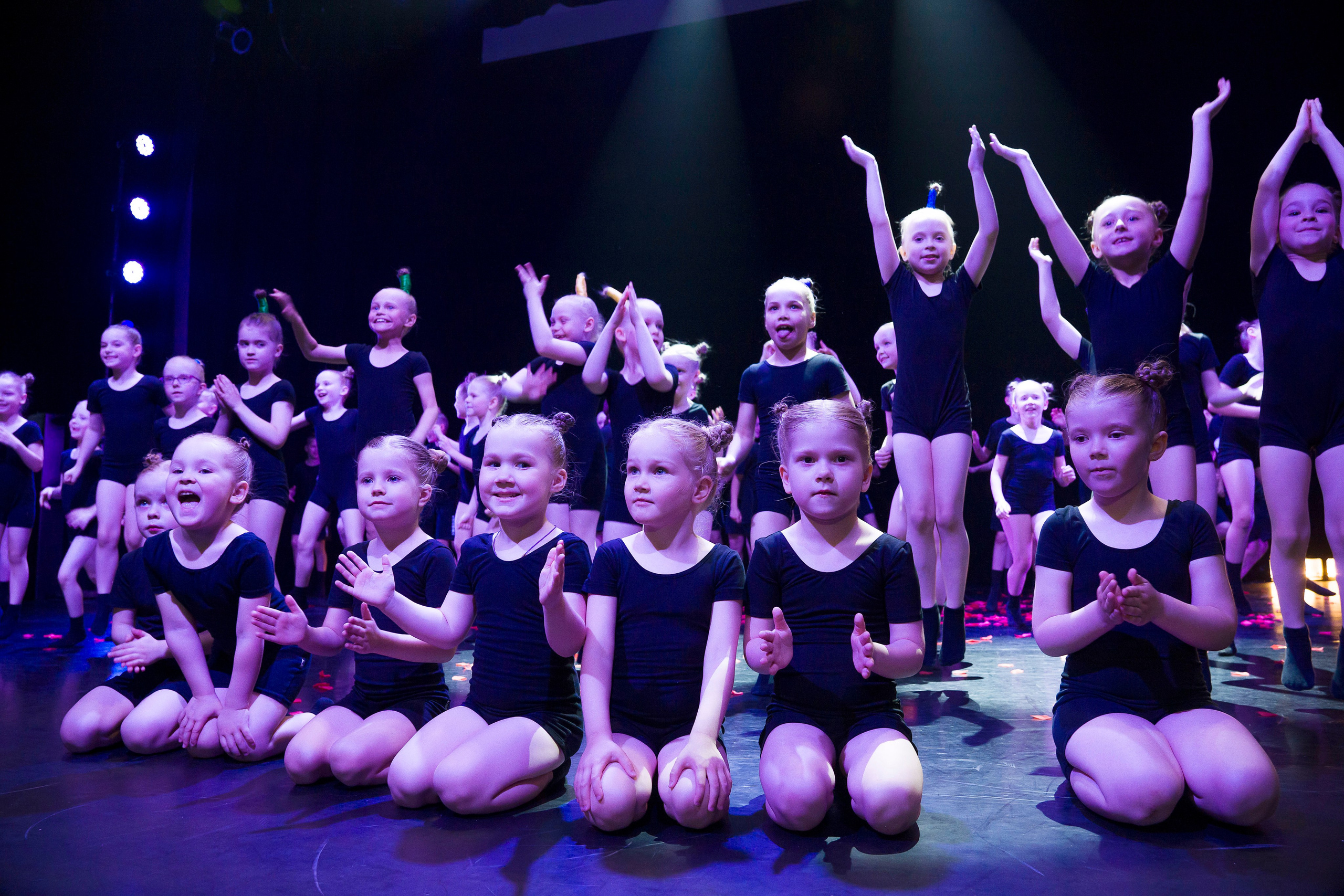 Танцевальное шоу. Фотограф в Санкт-Петербурге. Репортажная и все съёмки для бизнеса
