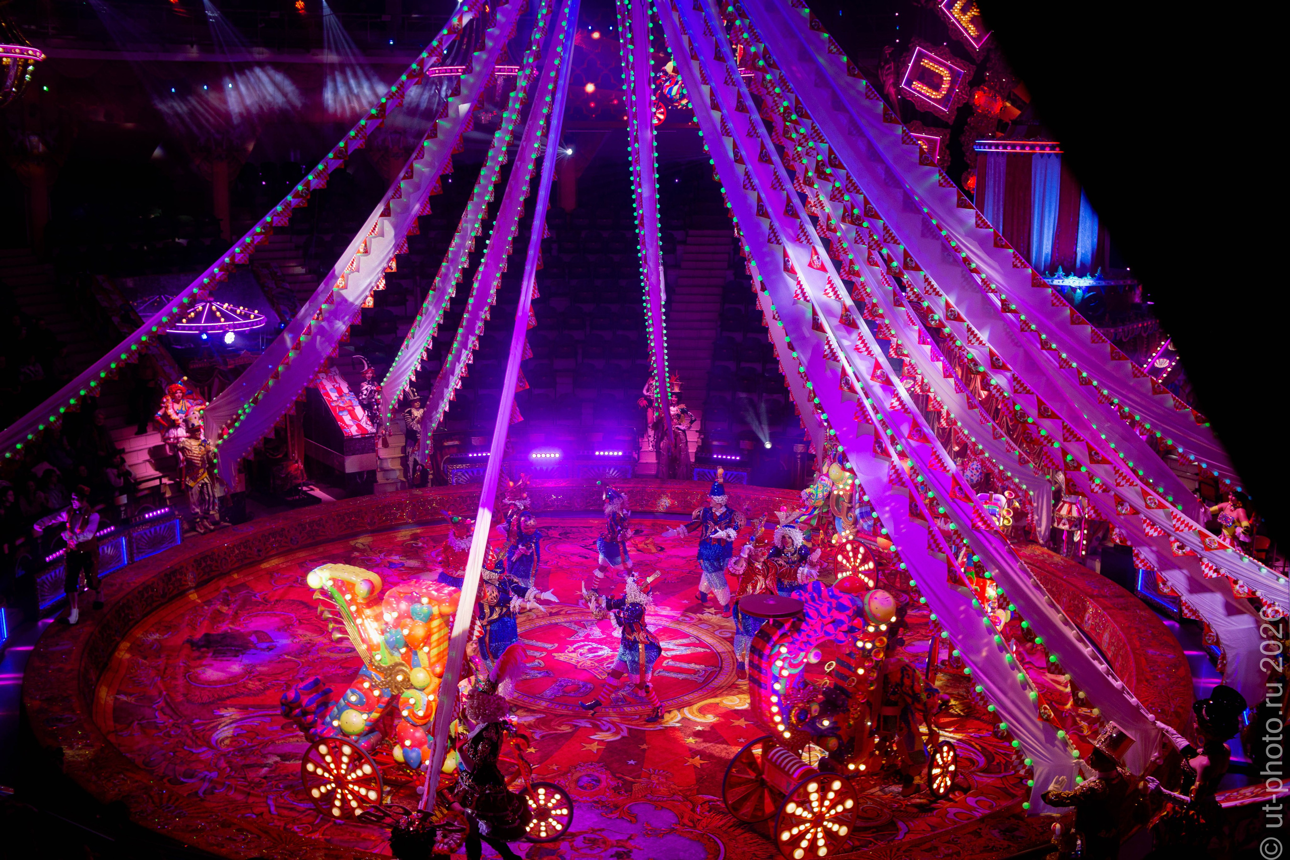 Сегодня все разговоры, что о цирке Продюсерский центр «Королевский цирк Гии Эрадзе» 2026. Юлия Трубанова, репортаж Симферополь, Крым