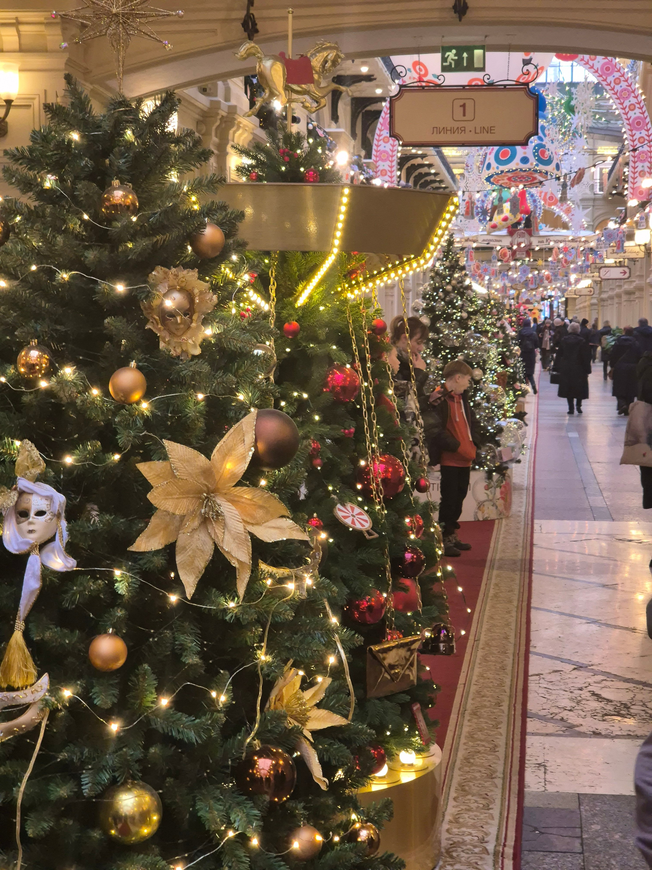 Традиционный парад елок