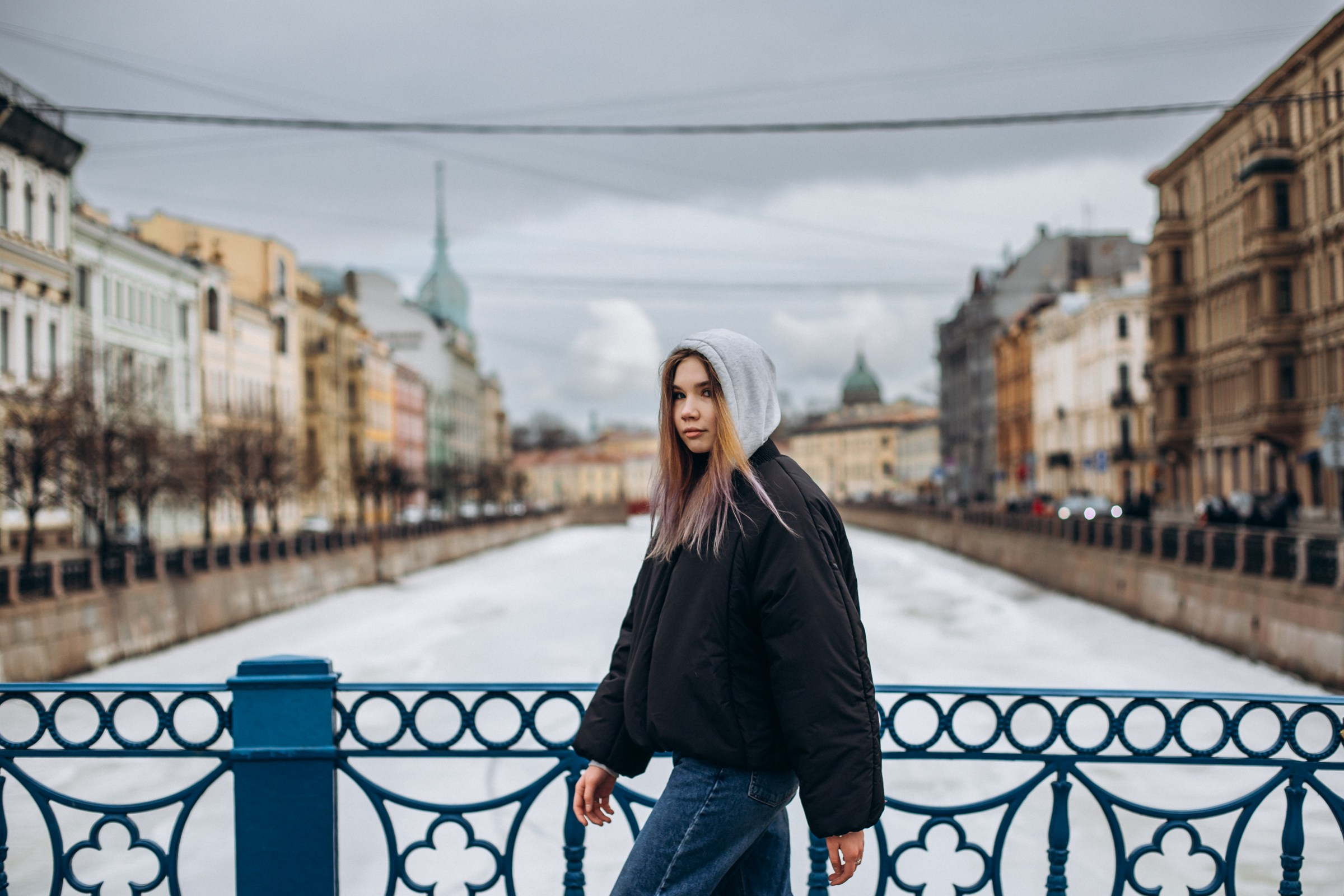 Наталь и Анастасия в марте. Фотопрогулка в Петербурге. Индивидуальный и семейный фотограф в Санкт-Петербурге
