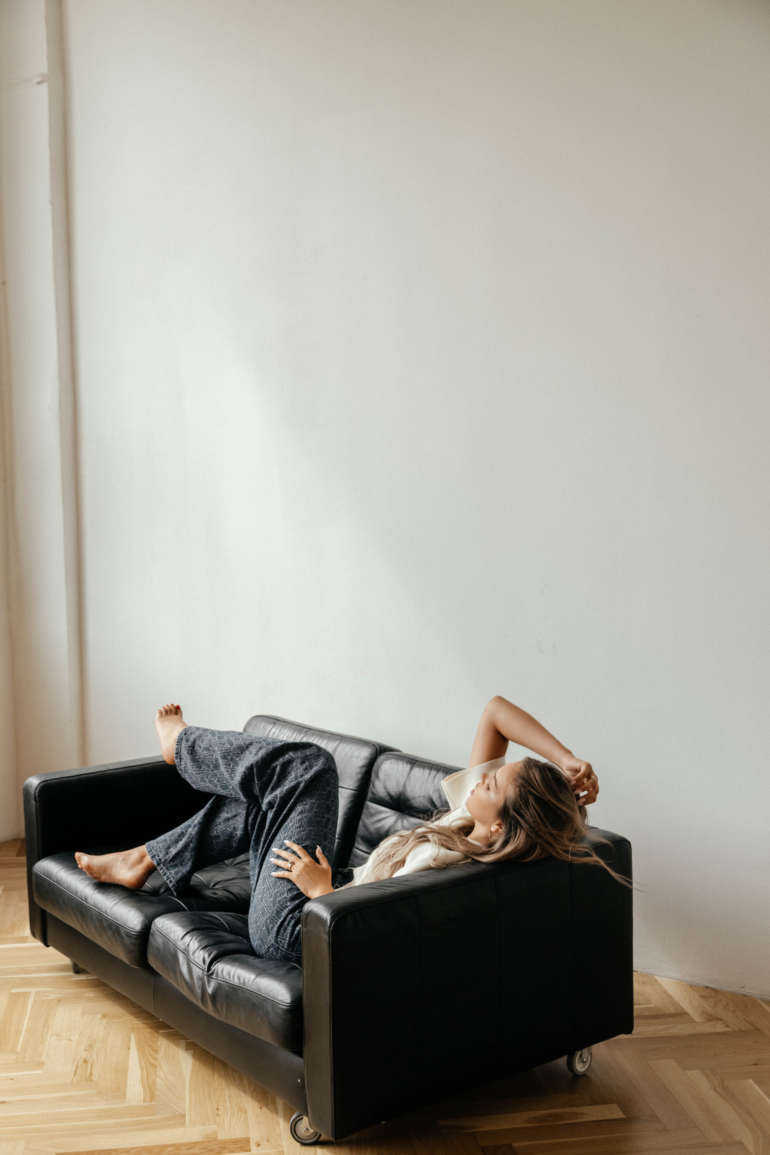 Катя. Минимализм в студии. Фотограф Ксения Третьякова, Санкт-Петербург