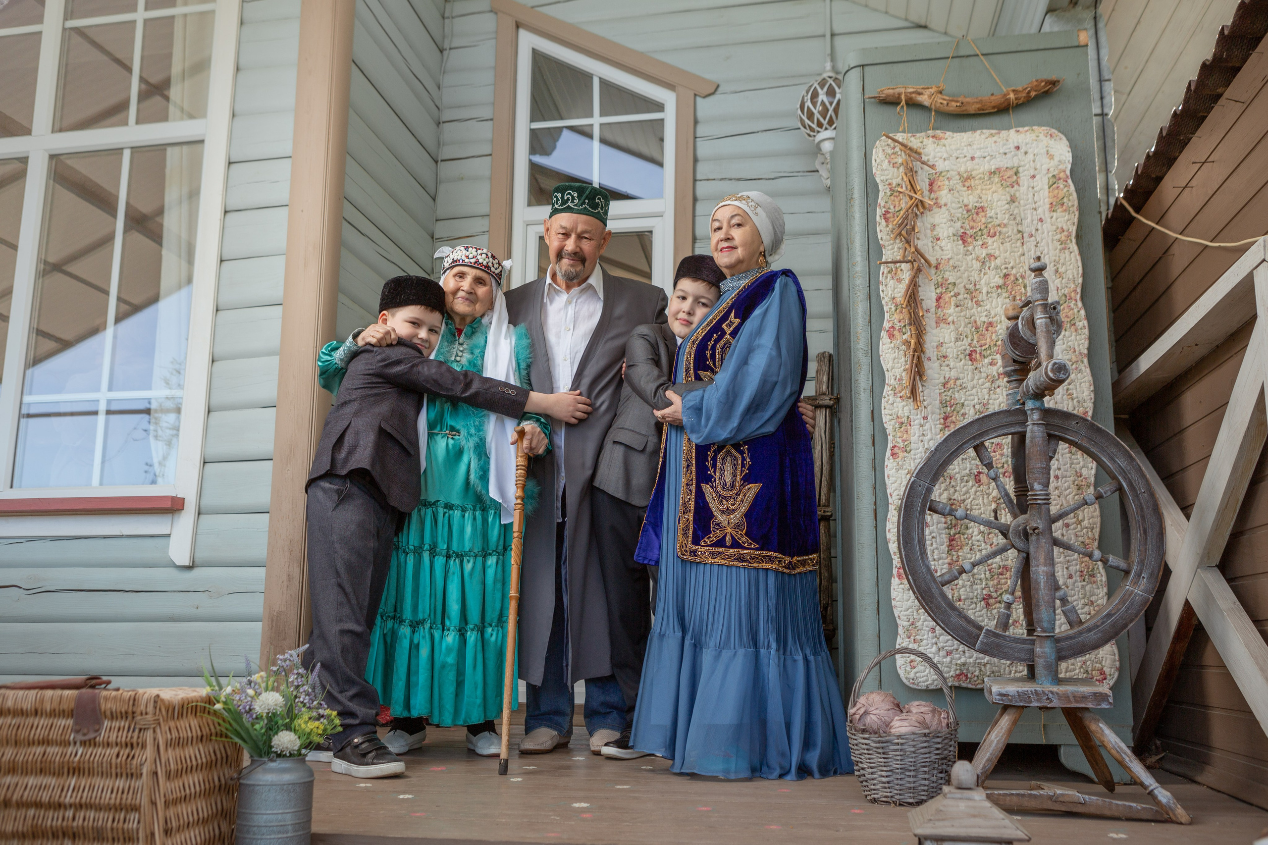 Семейная фотосессия в татарском и европейском стиле. Рекламный, предметный, репортажный, семейный фотограф и художник в Москве