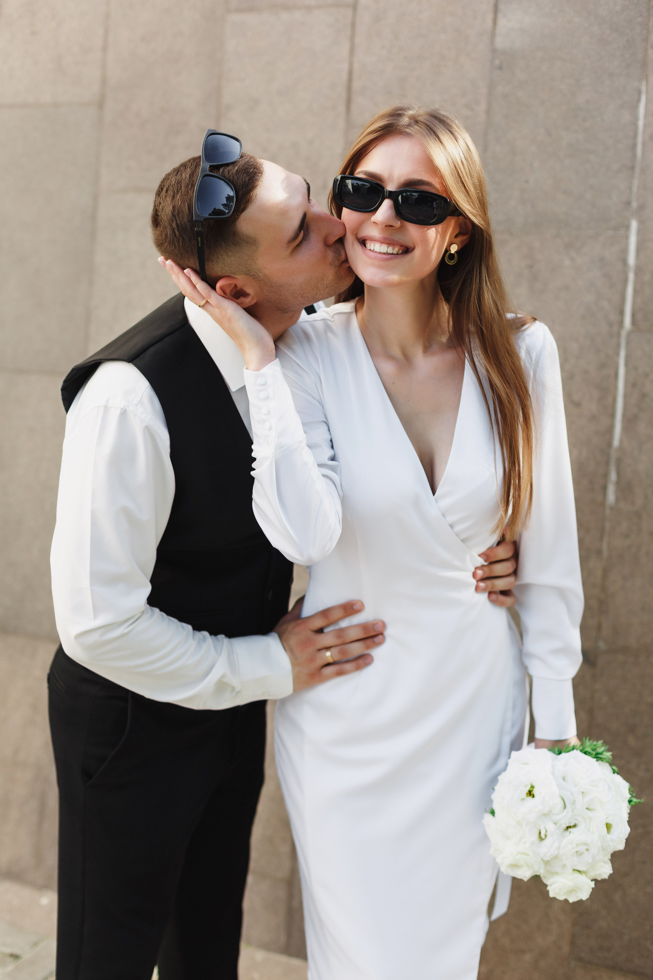 Свадебный фотограф Таганрог — фотосессия в центре города и банкет в коттедже «Виктория». Свадебный и семейный фотограф в Таганроге Бакарюк Антон