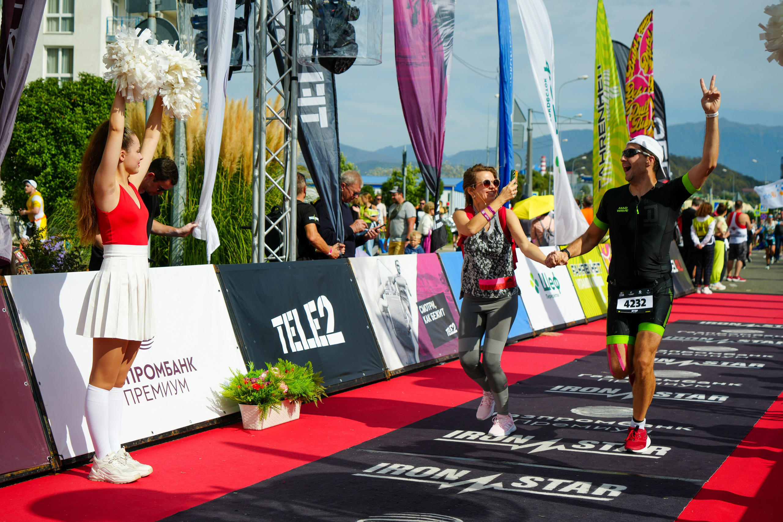 Фотоотчет партнерской интеграции для компании TELE2 на фестивале Ironstar. Репортажный фотограф в Красной Поляне и Сочи Павлюченко Екатерина