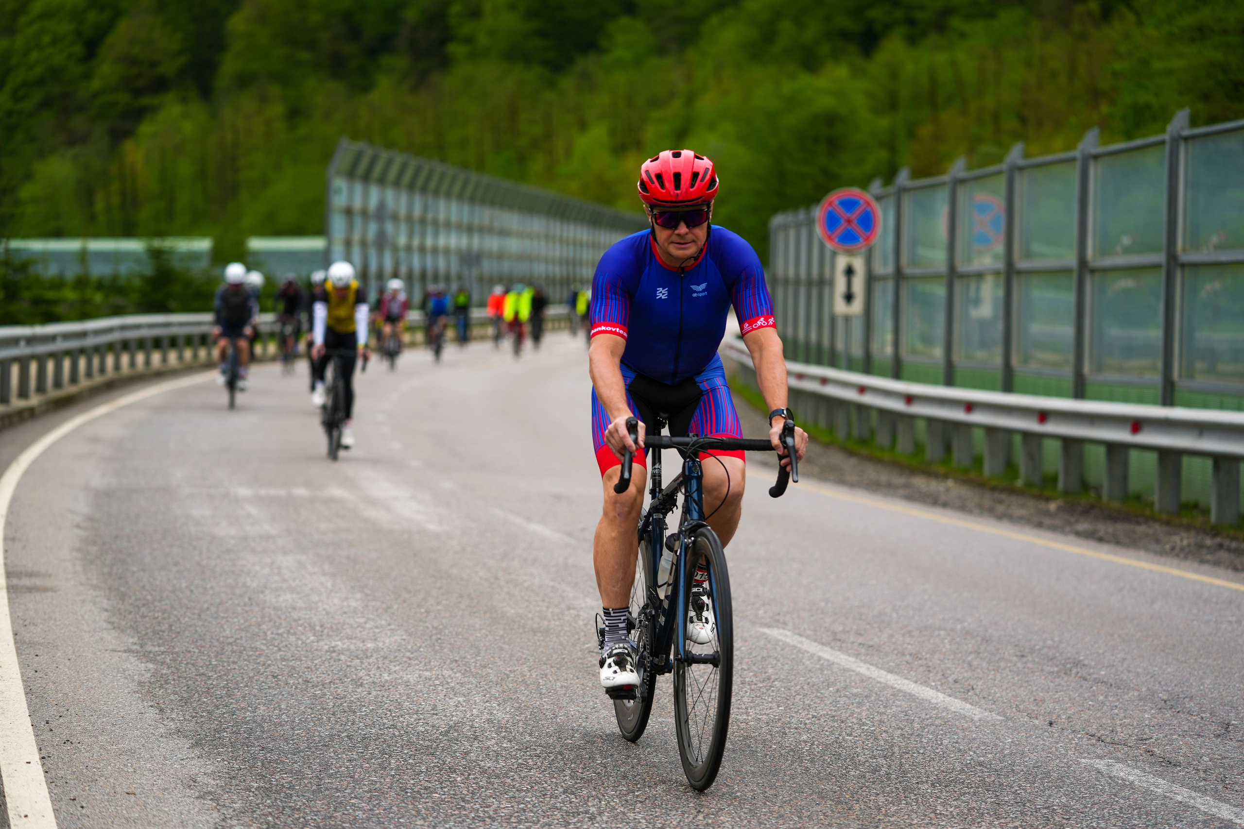 Велогонка «Три горы» на курортах горного кластера Красная Поляна. Репортажный фотограф в Красной Поляне и Сочи Павлюченко Екатерина