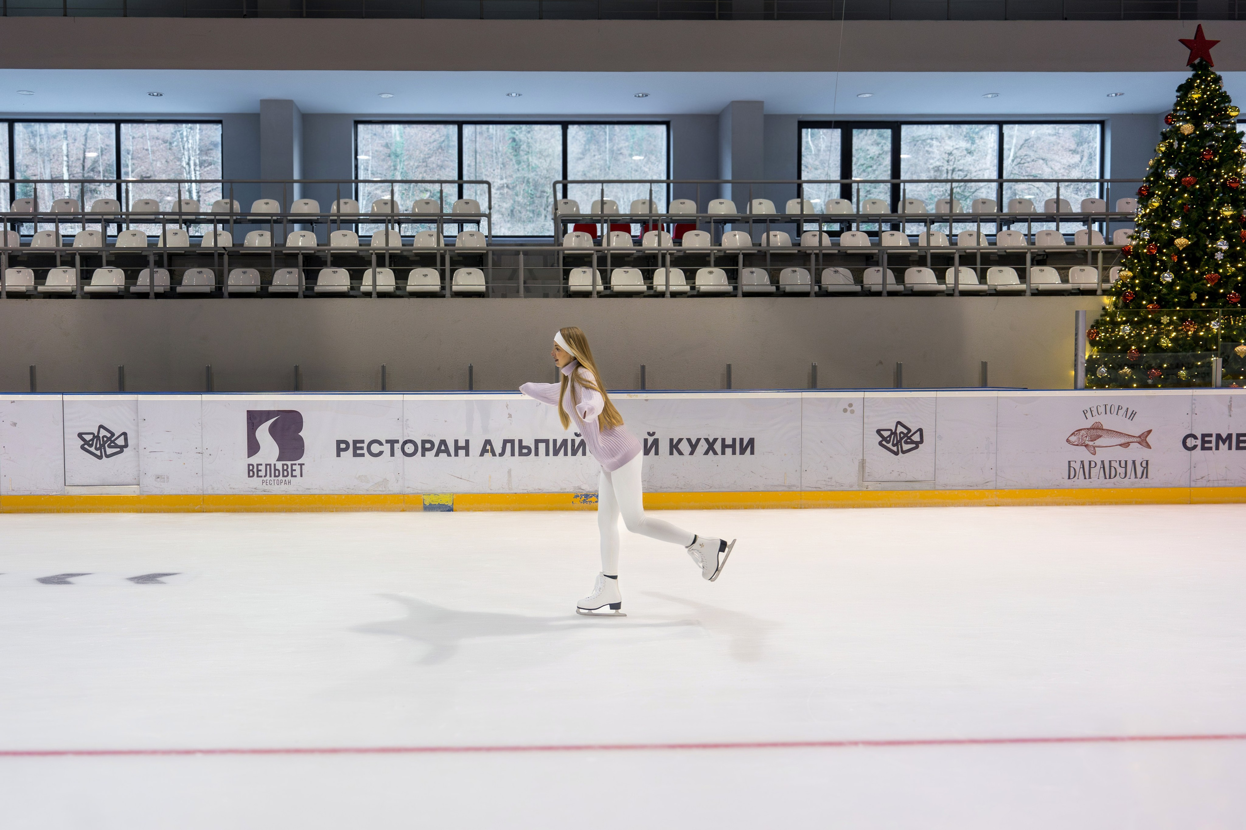 Контент съемка на катке для курорта Роза Хутор. Репортажный фотограф в Красной Поляне и Сочи Павлюченко Екатерина