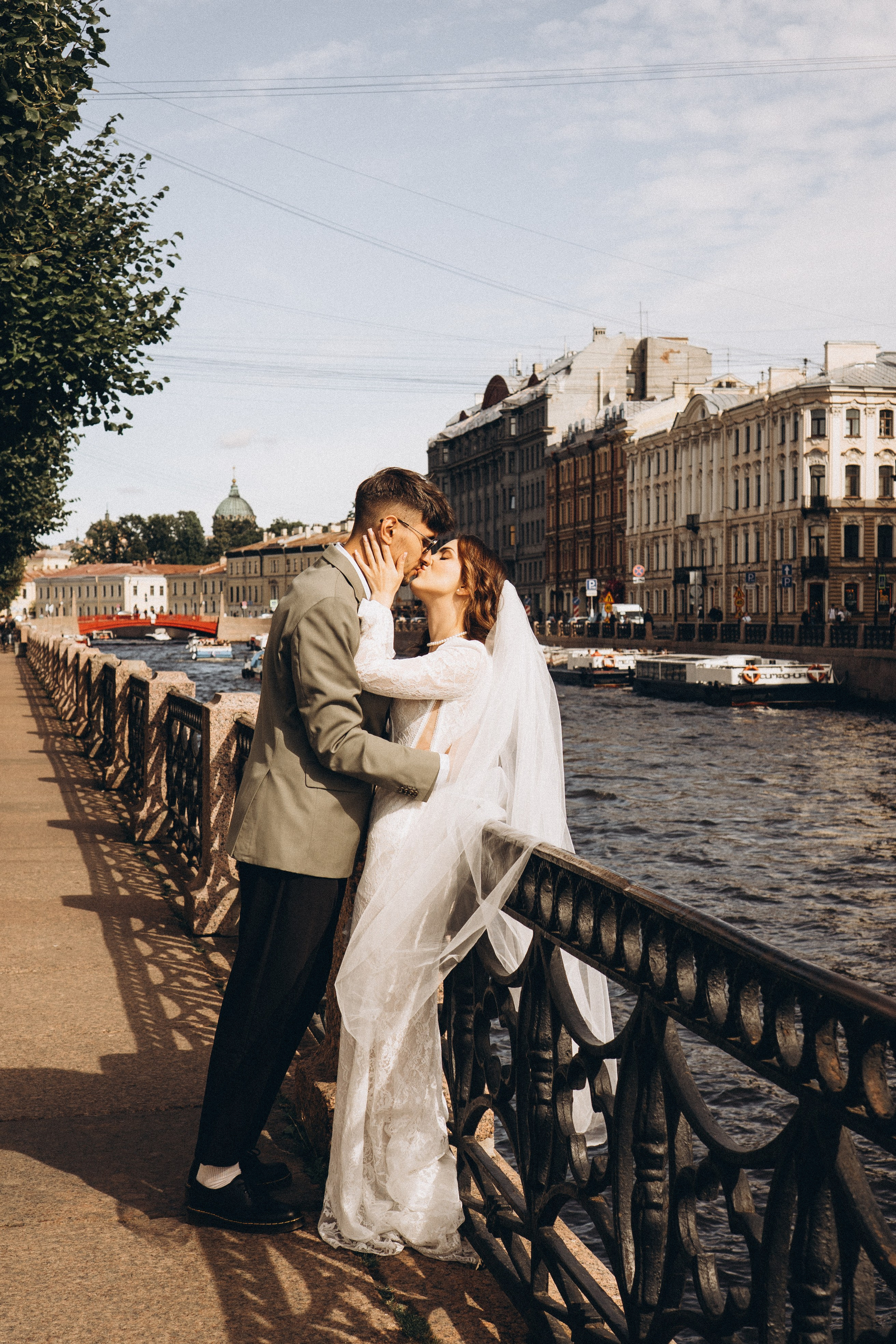 СВАДЕБНАЯ ПРОГУЛКА ВОЗЕ ИСАИКЕВСКОГО СОБОРА АСТОРИИ И ЗАКОНОДАЛЕТНОГО СОБРАНИЯ. Профессиональный фотограф, Санкт-Петербург — Виктория Богомолова