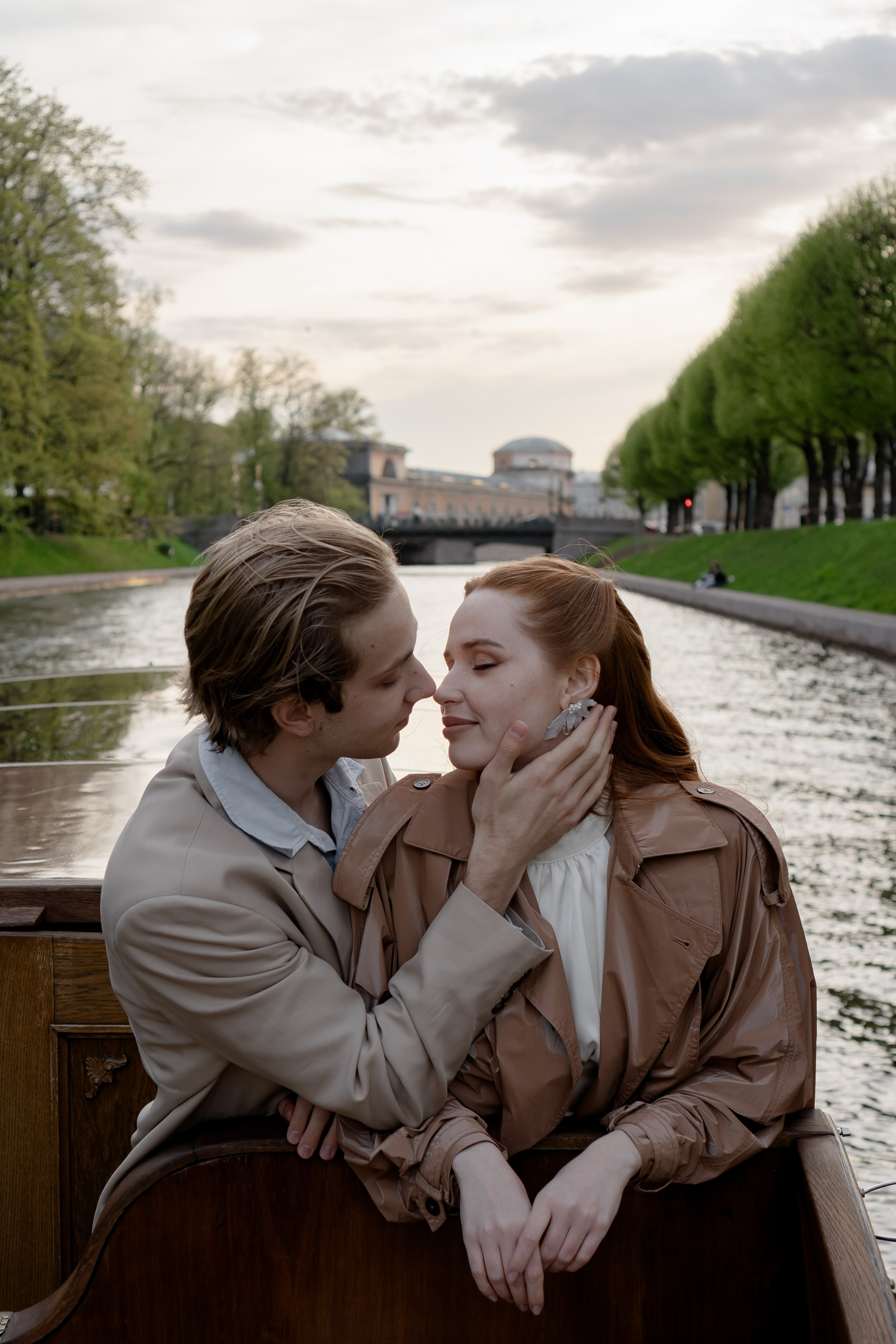 СВАДЕНБНАЯ СЬЕМКА НА КАТЕРЕ ПО КАНАЛАМ САНКТ-ПЕТЕРБУРГА И В АКВАТОРИИ НЕВЫ. Профессиональный фотограф, Санкт-Петербург — Виктория Богомолова