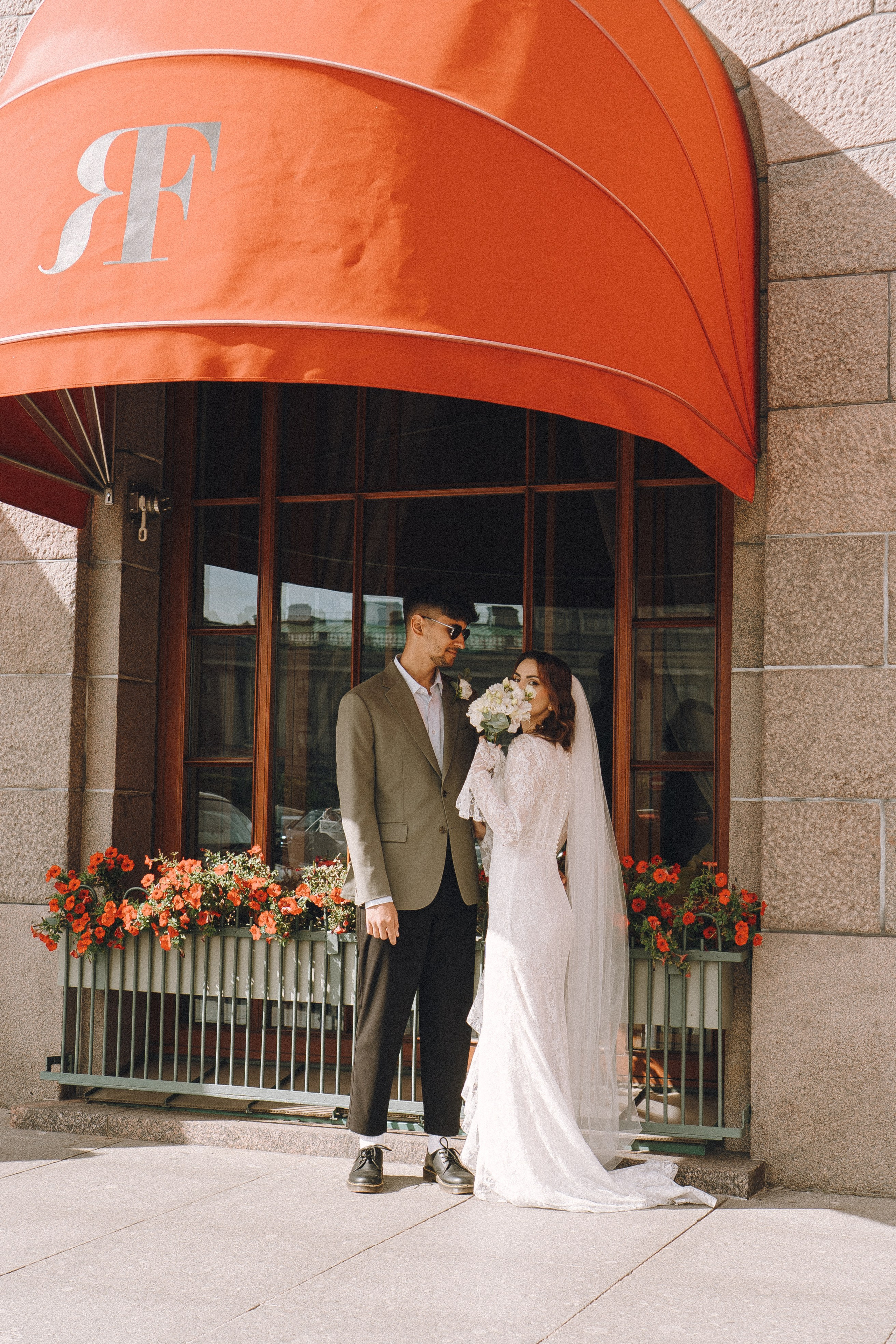 СВАДЕБНАЯ ПРОГУЛКА ВОЗЕ ИСАИКЕВСКОГО СОБОРА АСТОРИИ И ЗАКОНОДАЛЕТНОГО СОБРАНИЯ. Профессиональный фотограф, Санкт-Петербург — Виктория Богомолова