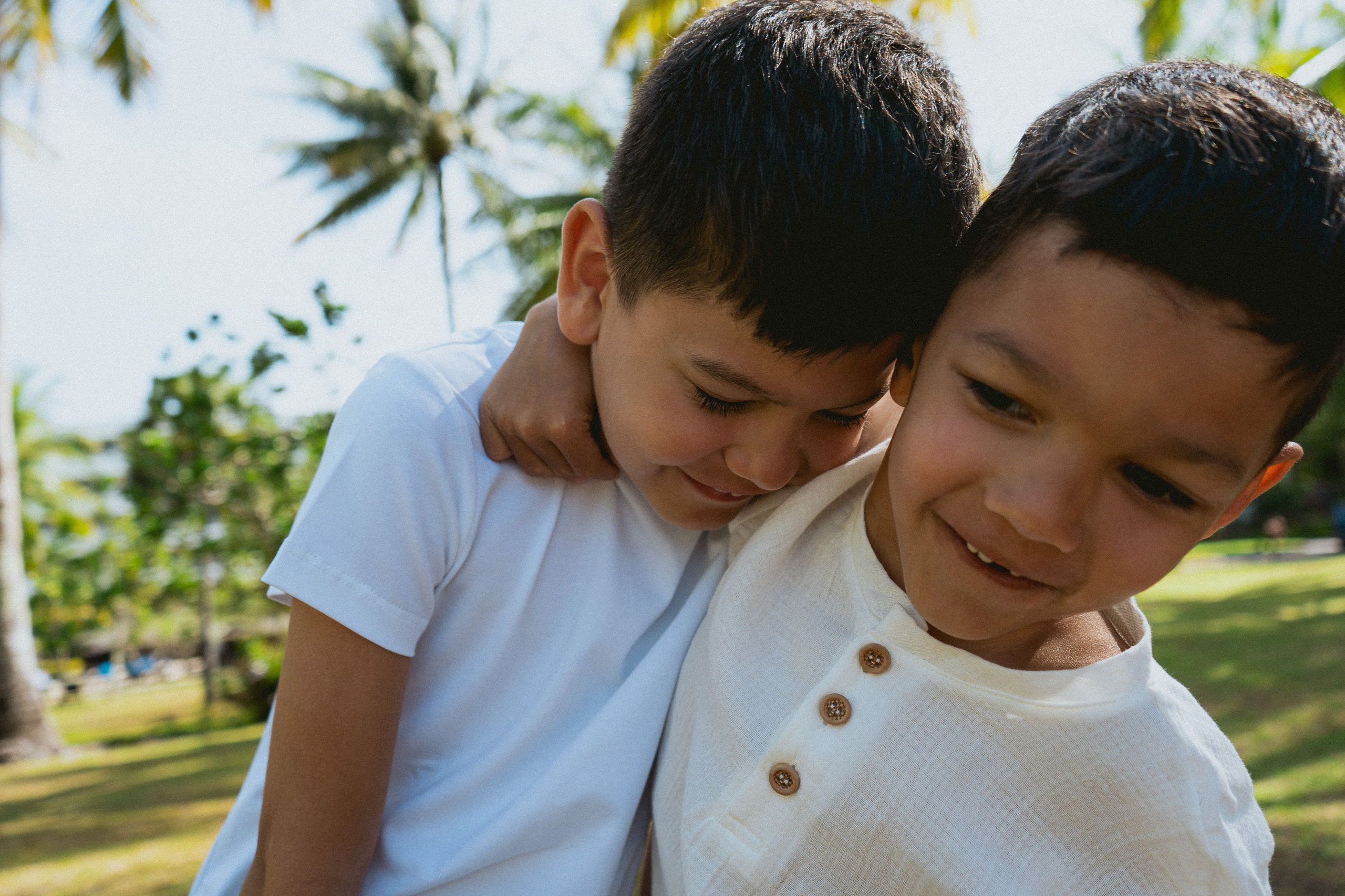 Семейная фотосъёмка на Пхукете – тепло, искренность и любовь вашей семьи на фотографиях. Ян Долматов — фотограф, видеограф и продюсер на Пхукете, Таиланд