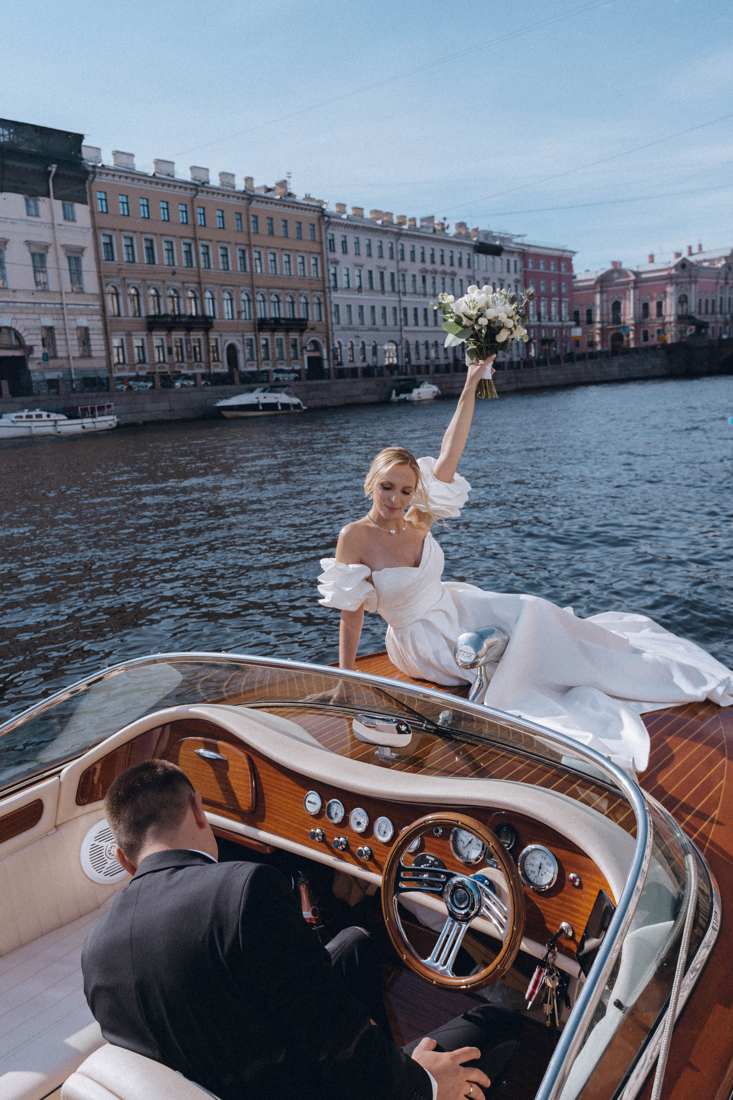 СВАДЕНБНАЯ СЬЕМКА НА КАТЕРЕ ПО КАНАЛАМ САНКТ-ПЕТЕРБУРГА И В АКВАТОРИИ НЕВЫ. Профессиональный фотограф, Санкт-Петербург — Виктория Богомолова