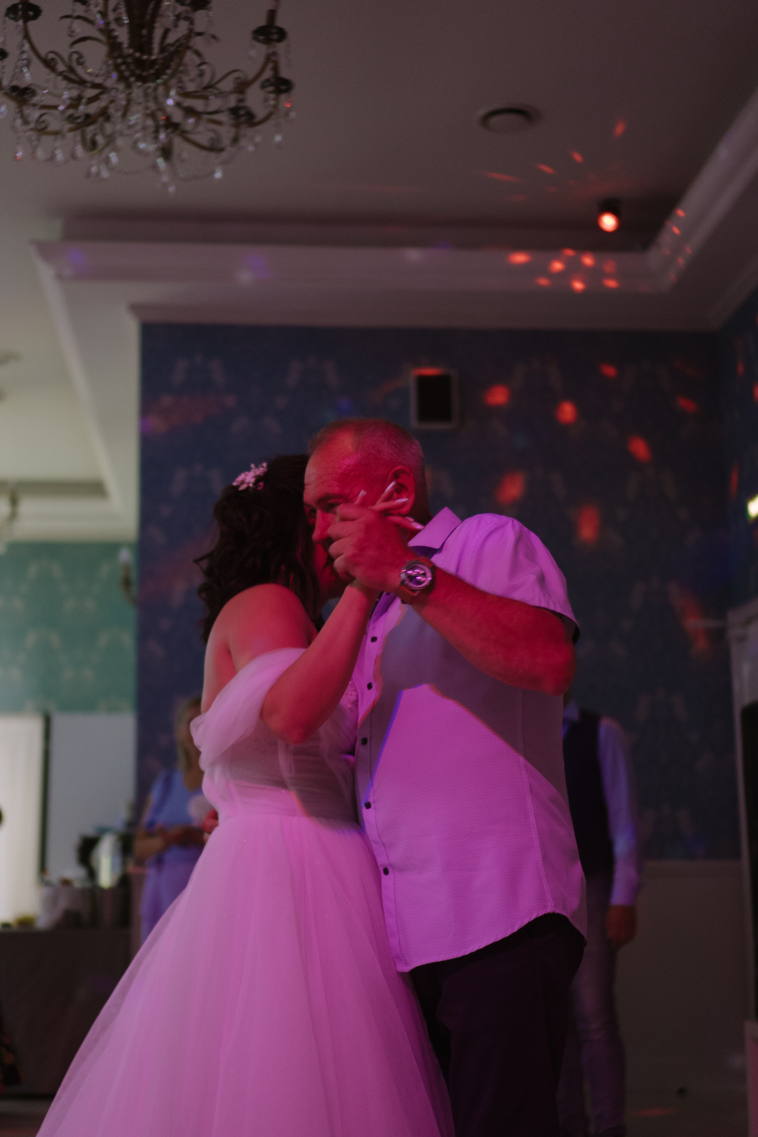 ТАНЕЦ ОТЦА И ДОЧЕРИ НА БАНКЕТЕ (СВАДЕБНАЯ ФОТОСЕСИИЯ БАНКЕТА). Профессиональный фотограф, Санкт-Петербург — Виктория Богомолова