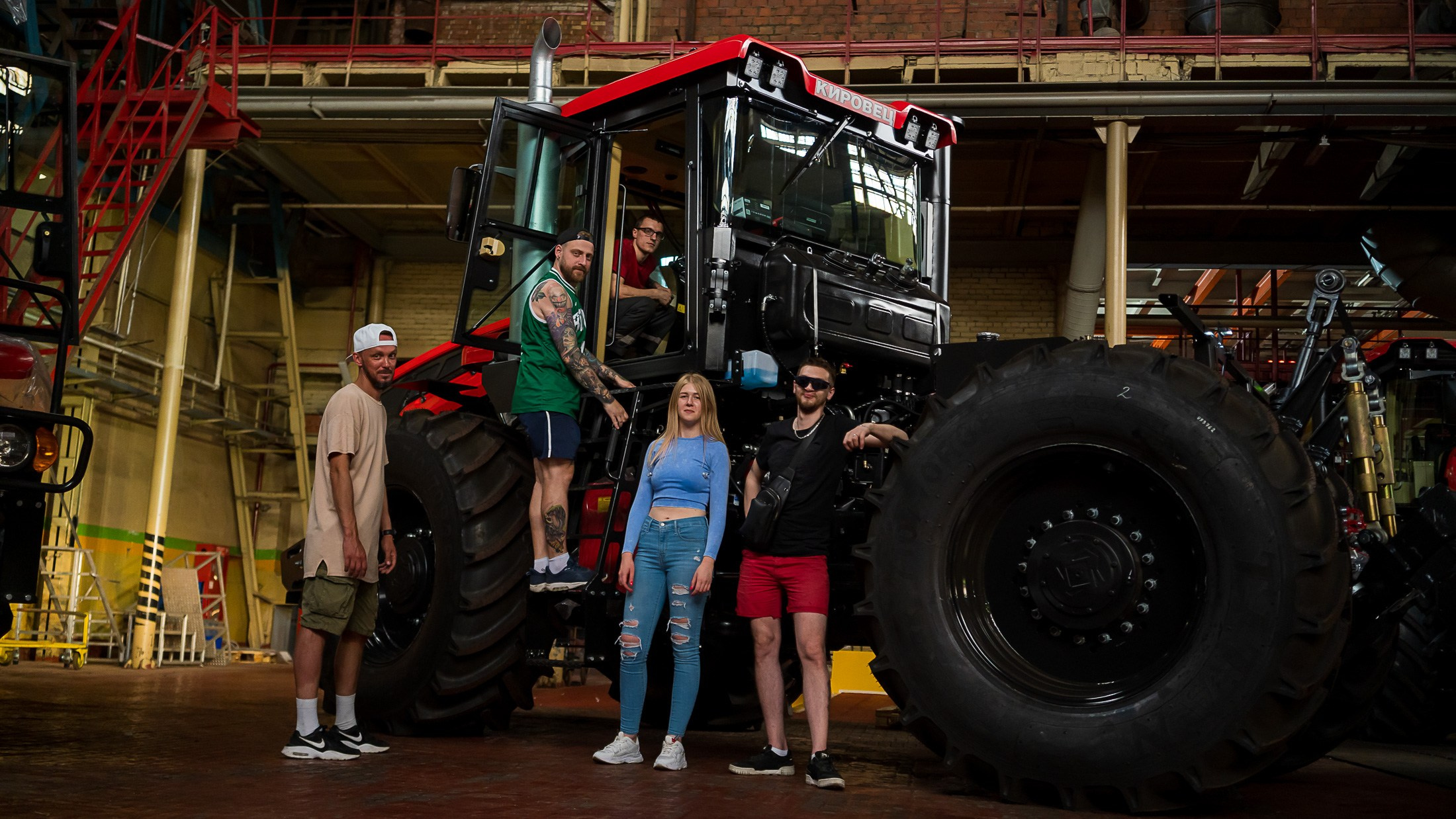 Кировский завод. Графический дизайнер Илья Левченко