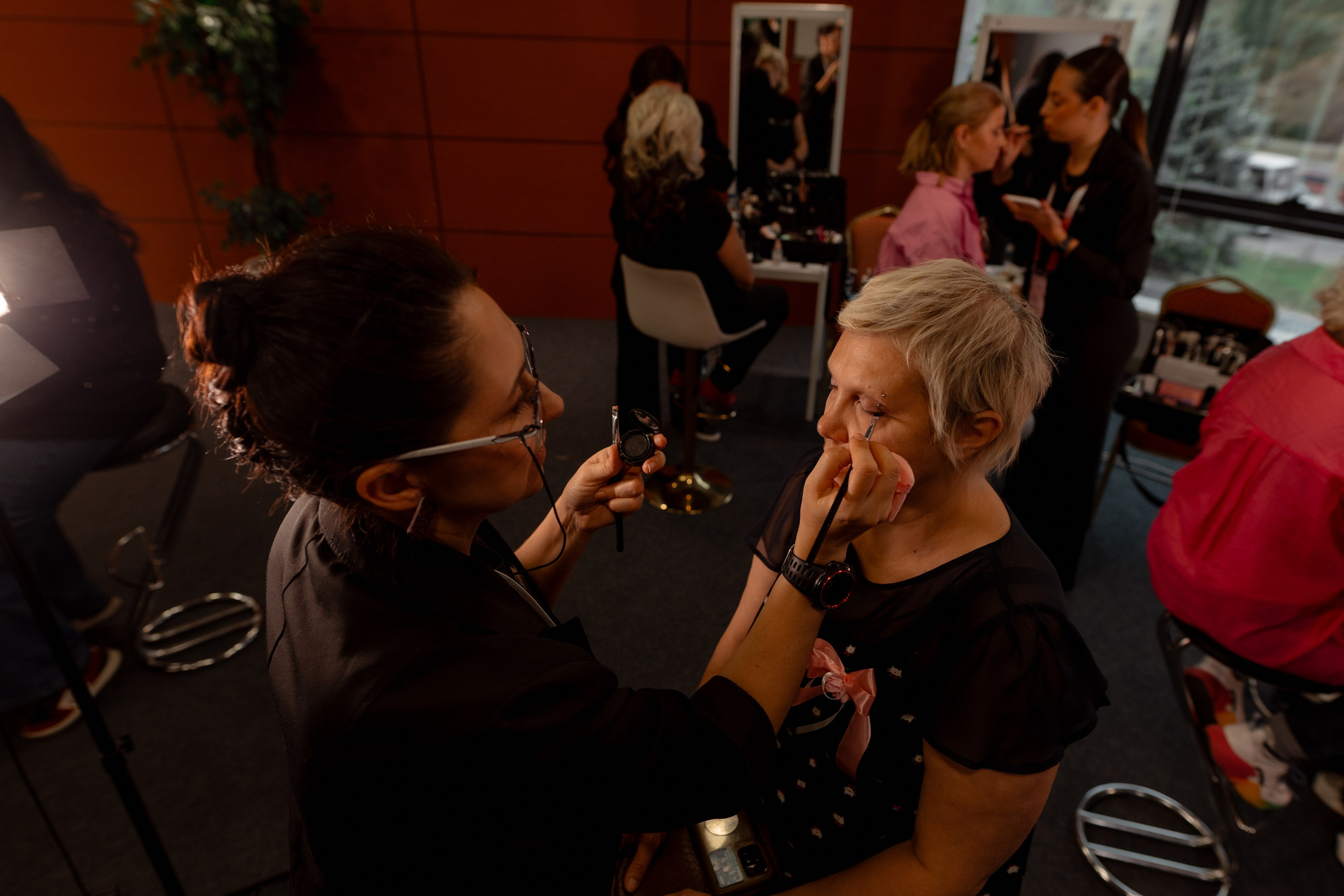 Backstage makeup. Благотворительный конкурс «Голос еще краше». 2025. Фотограф в Ростов-на-Дону Виктория Савчук