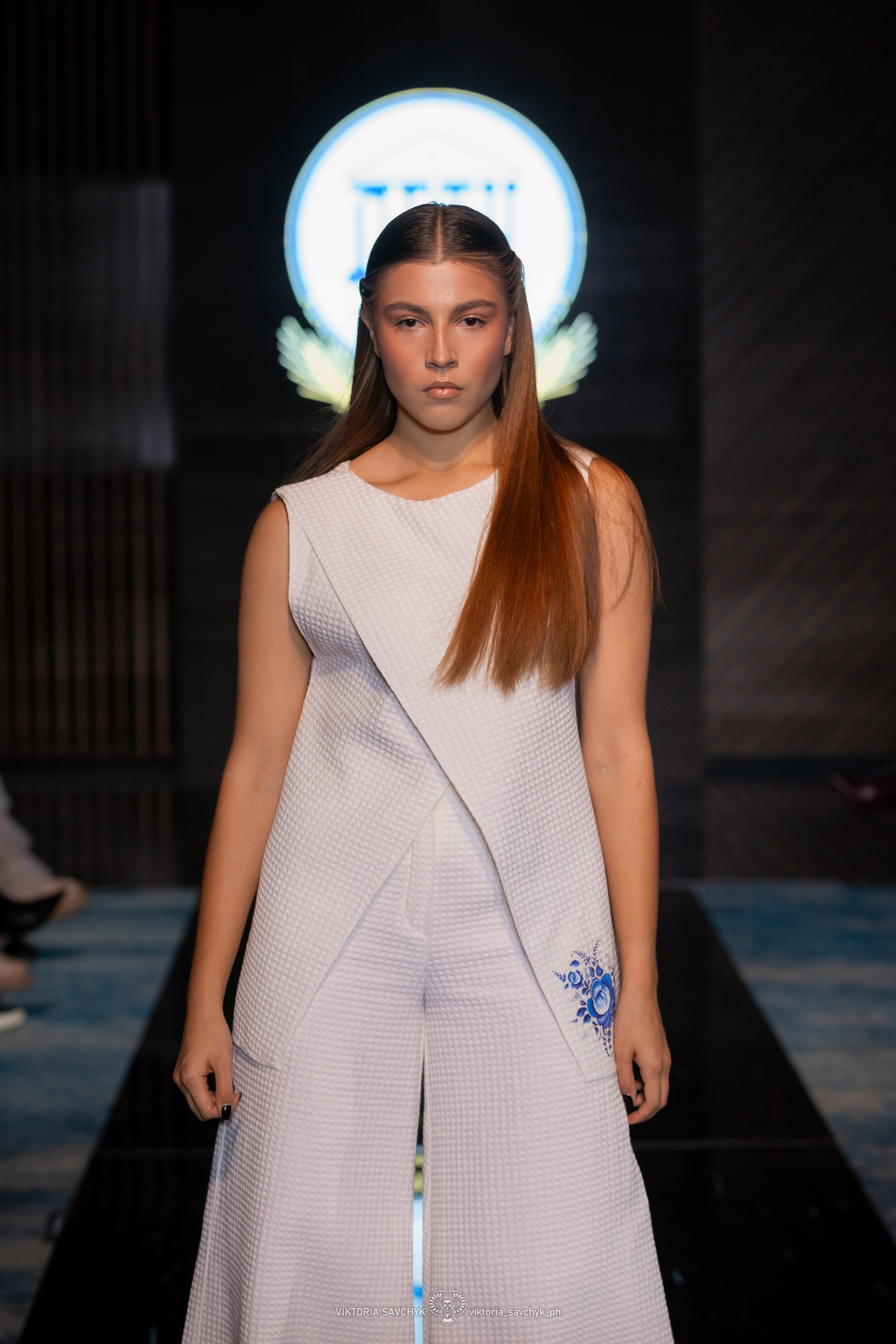 Подиум Rostov Fashion Show 2025. Осень-зима. Фотограф в Ростов-на-Дону Виктория Савчук