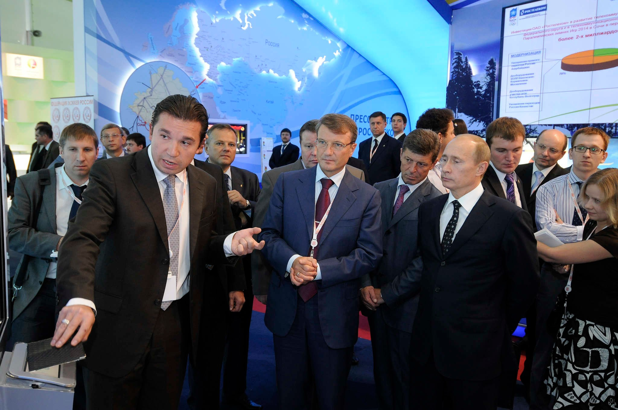 Владимир Путин и Герман Греф, председатель Сбербанка, на международном инвестиционном форуме в Сочи в 2009 году. Съемка для РИАновости.