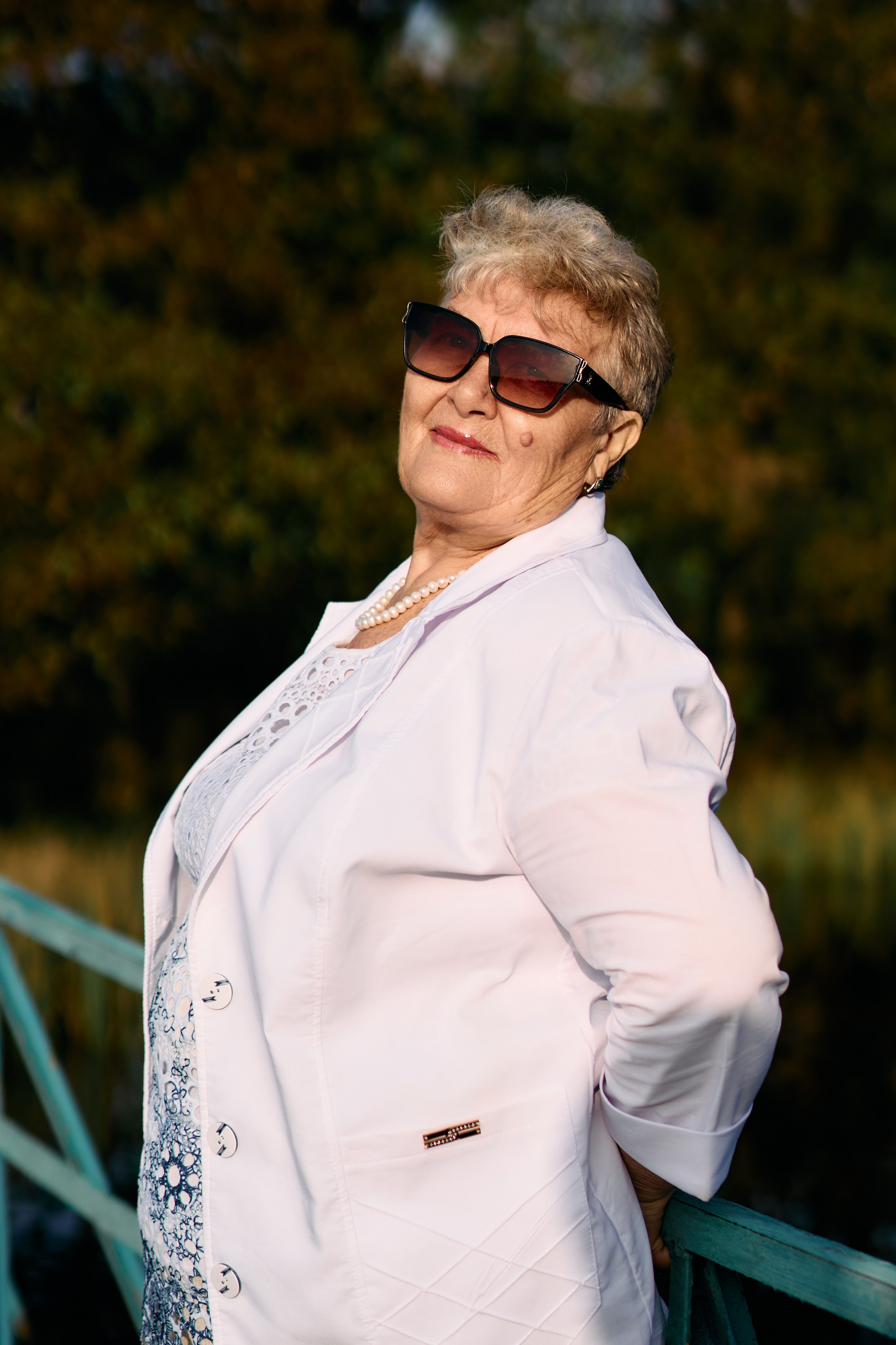 Фотосессия «Осенний вернисаж» для участников любительского объединения людей старшего поколения " Общение 55+». Фотограф Виталий Сид: профессиональная фотосъемка, обучение и новости индустрии