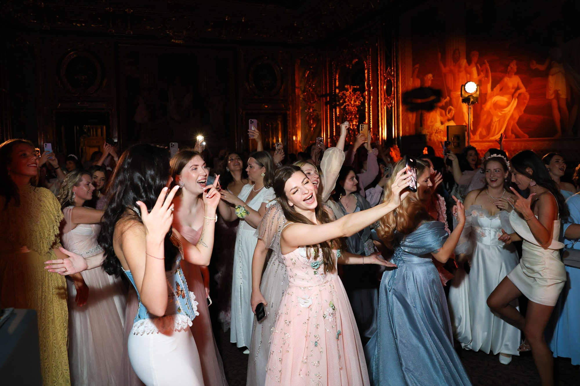 Бал на Неве. Фотограф Дарья Попова