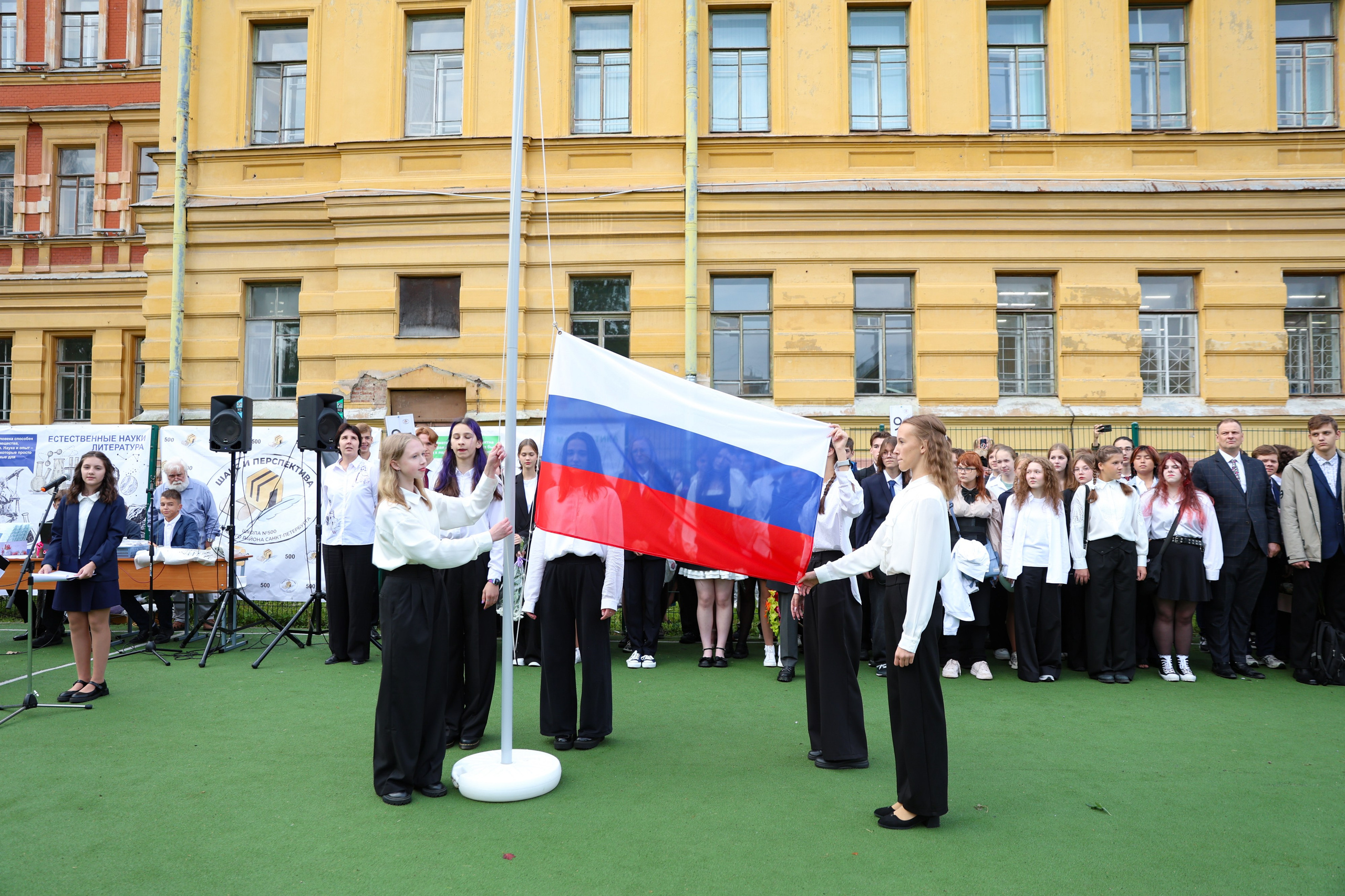 1 сентября в школе № 500. Фотограф Дарья Попова