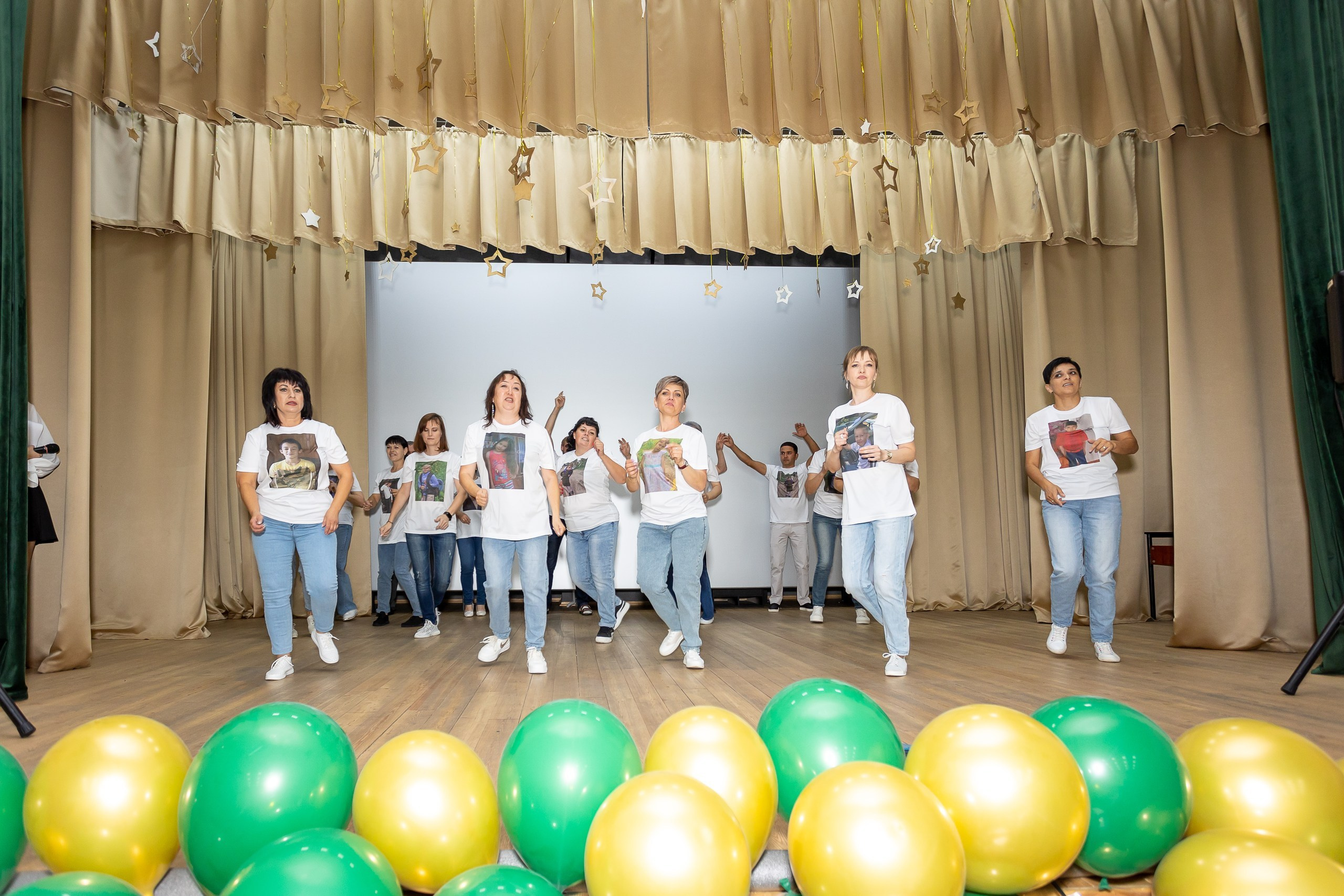 Вручение аттестата и выпускной вечер. Выпускные альбомы Майкоп, Краснодар Елена Золотарева